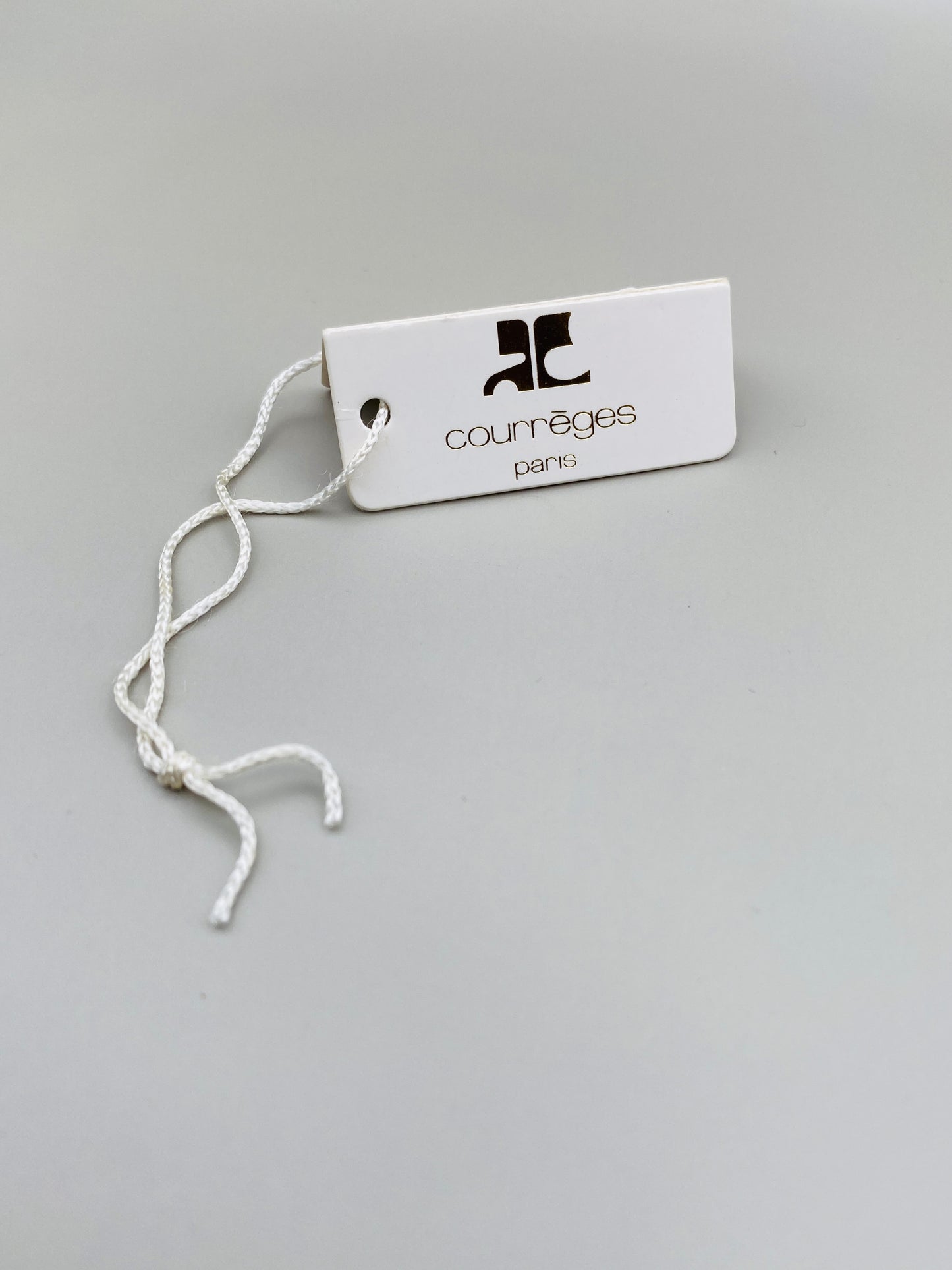 Montre Vintage Courrèges Paris – Swiss Made, dorée et cuir noir