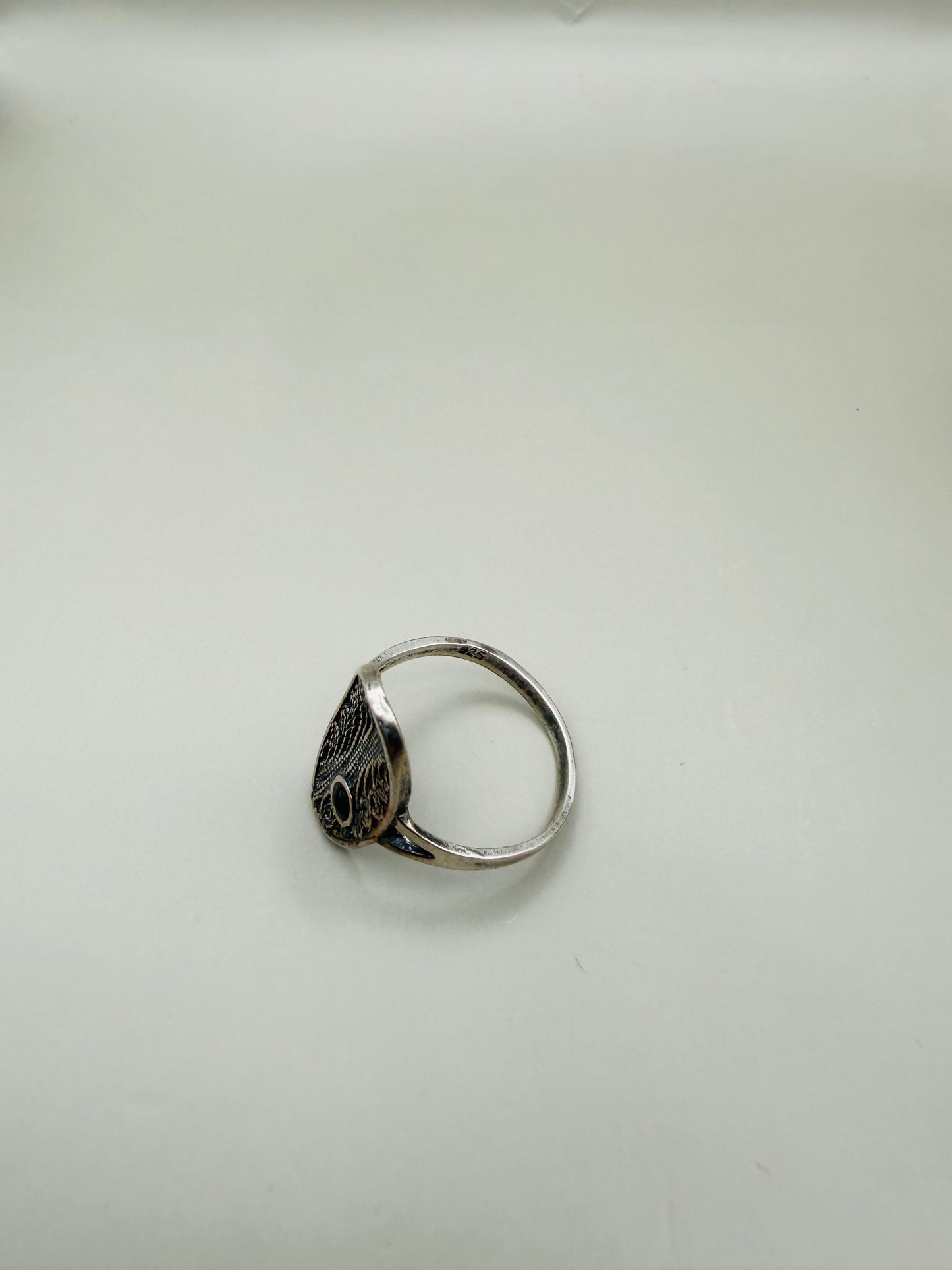 Bague vintage ajourée en argent 925 & pierre noire – esprit Art déco