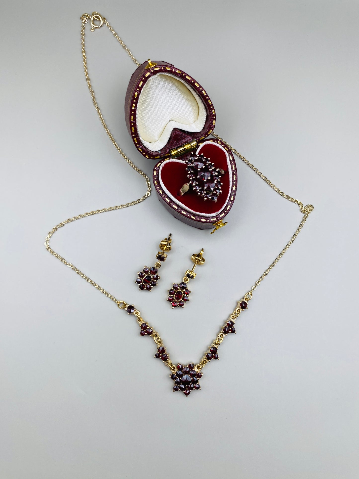 Bague allongée vintage grenats, monture argent 800 Plaquée or