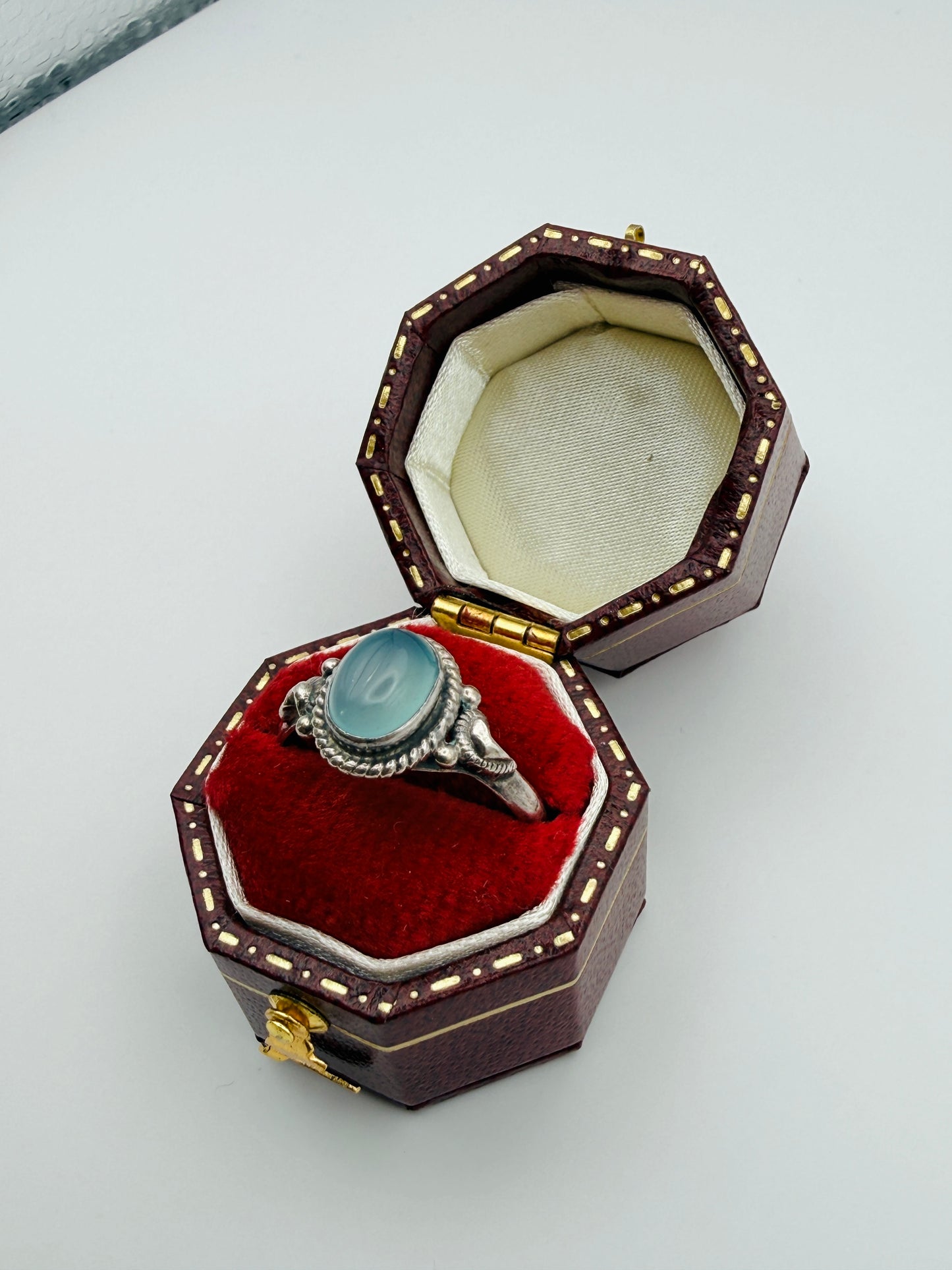 Bague vintage en argent et pierre bleu céladon