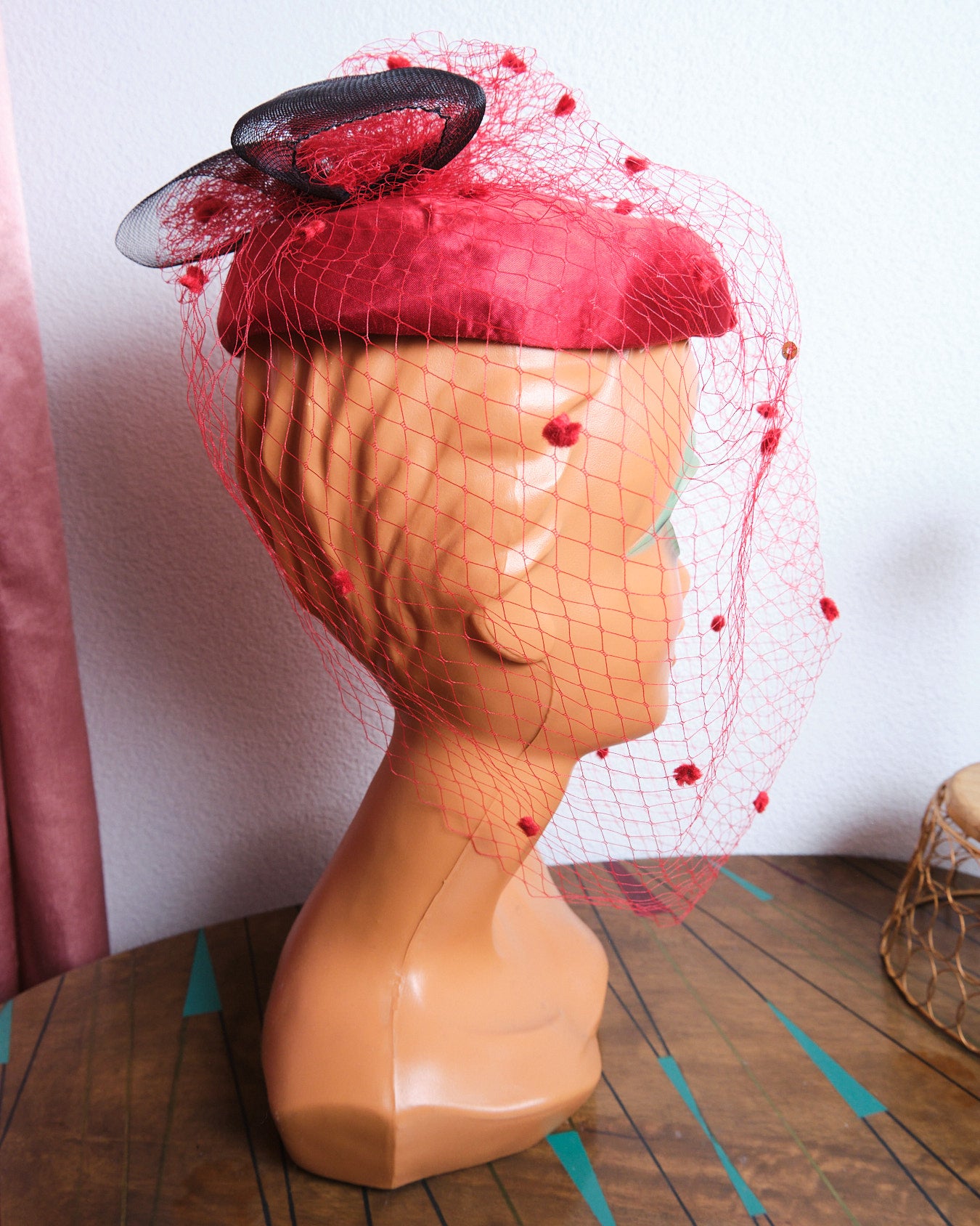 Bibi vintage satiné rouge à voilette