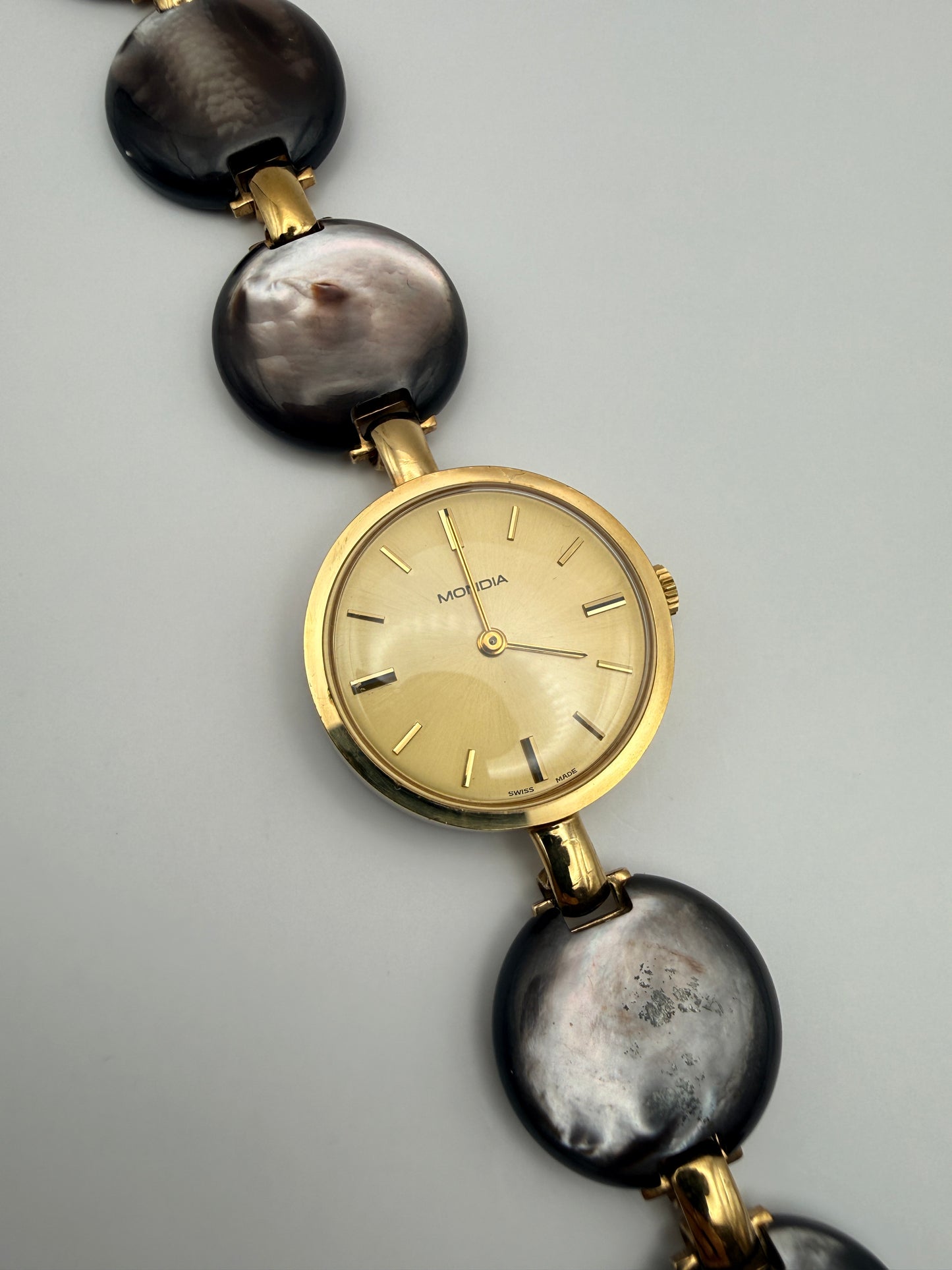 Montre Vintage Mondia Swiss Made – Mouvement mécanique – Plaqué or 10 microns