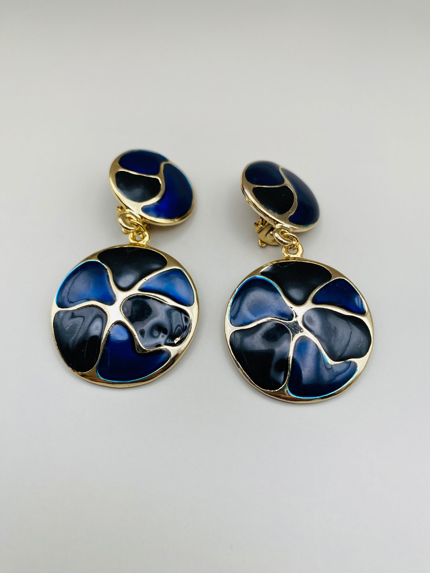 Clips Vintage ronds pendants émaillés bleu marine