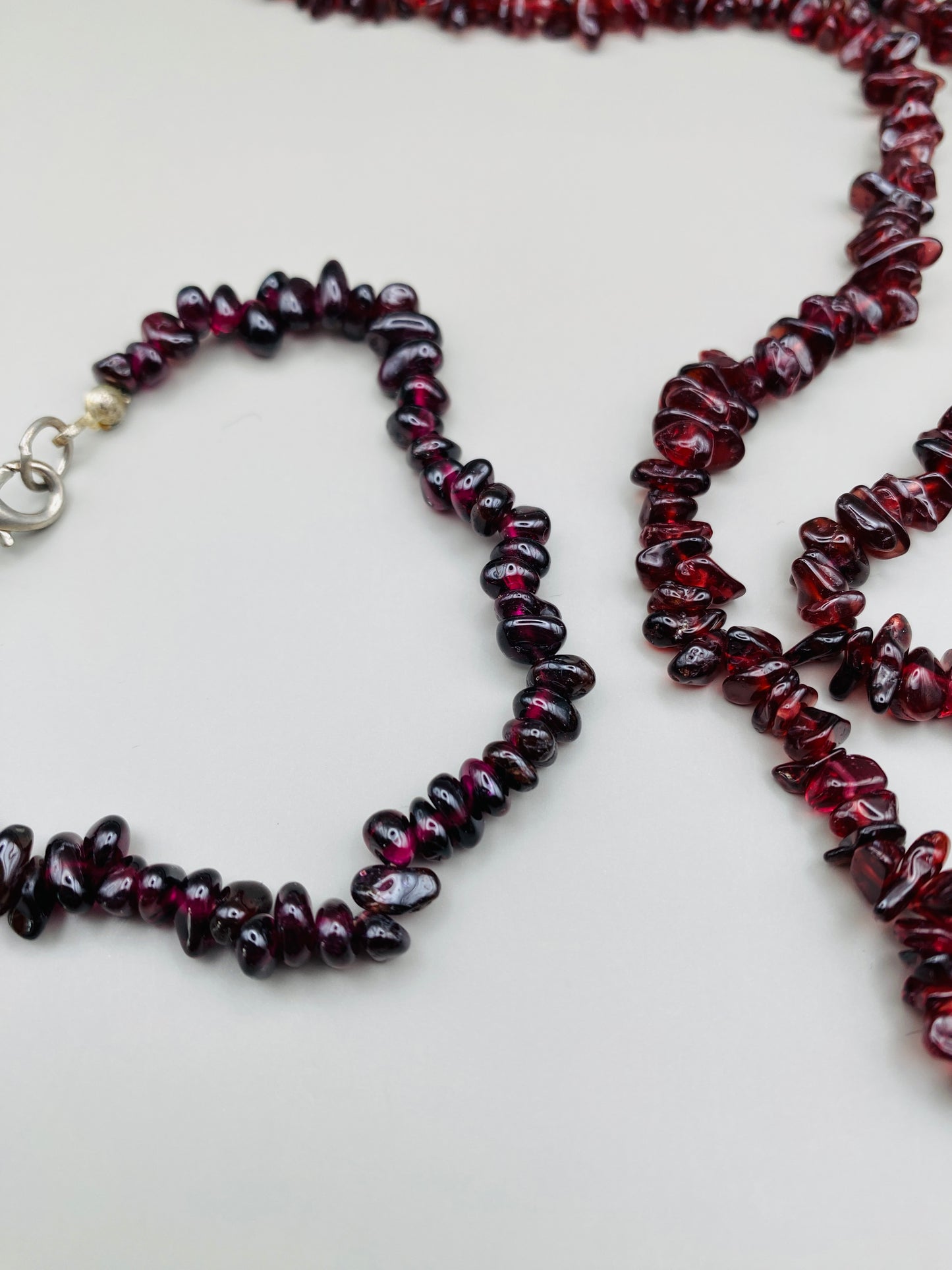 Set collier et bracelet grenats chips