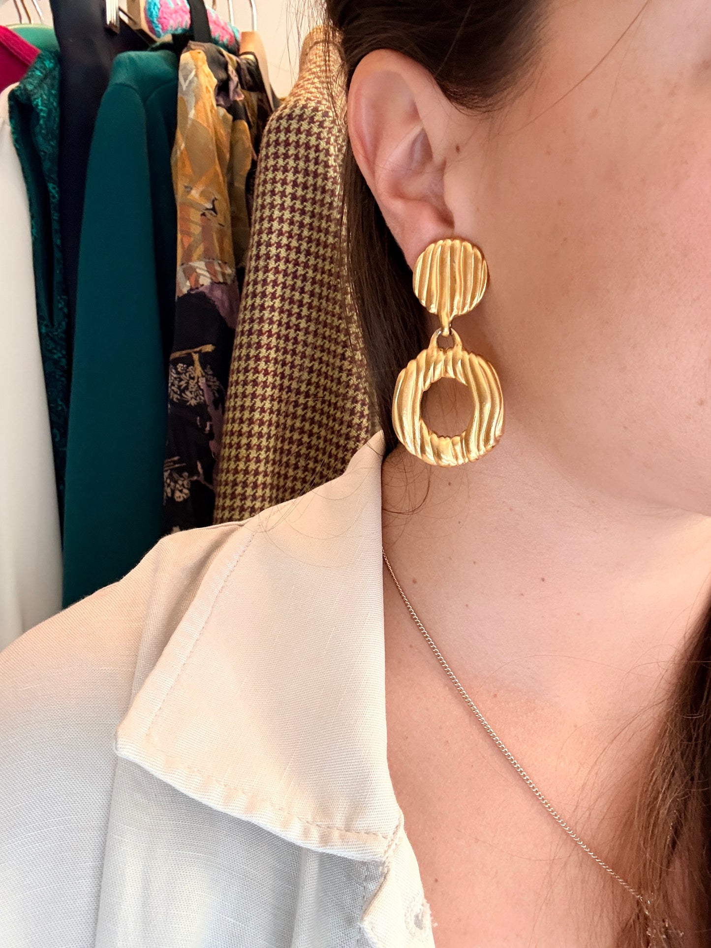 Parure vintage Anne Klein – Bracelet et boucles d’oreilles dorés