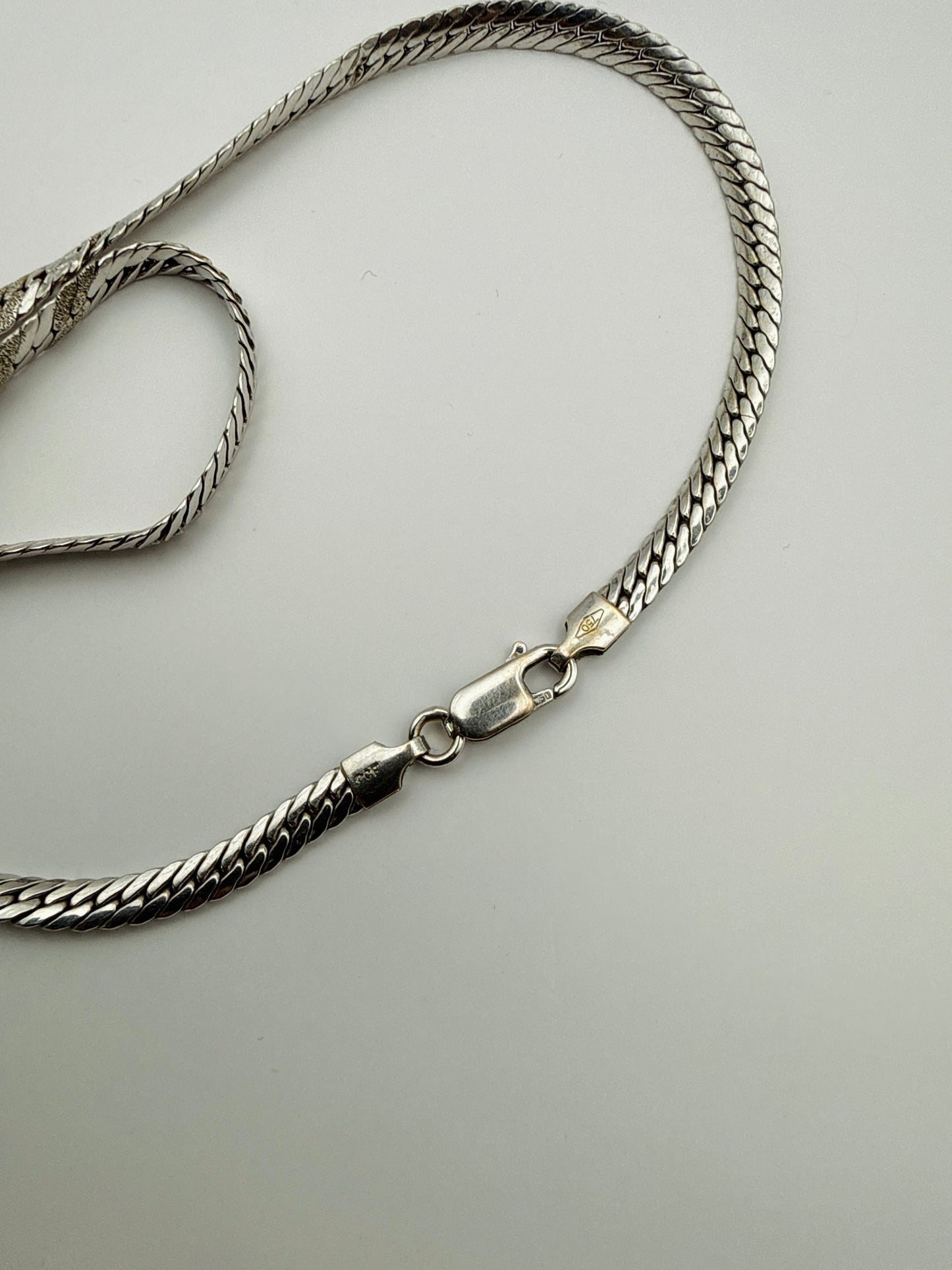 Collier gourmette texturée en or blanc 750 18k