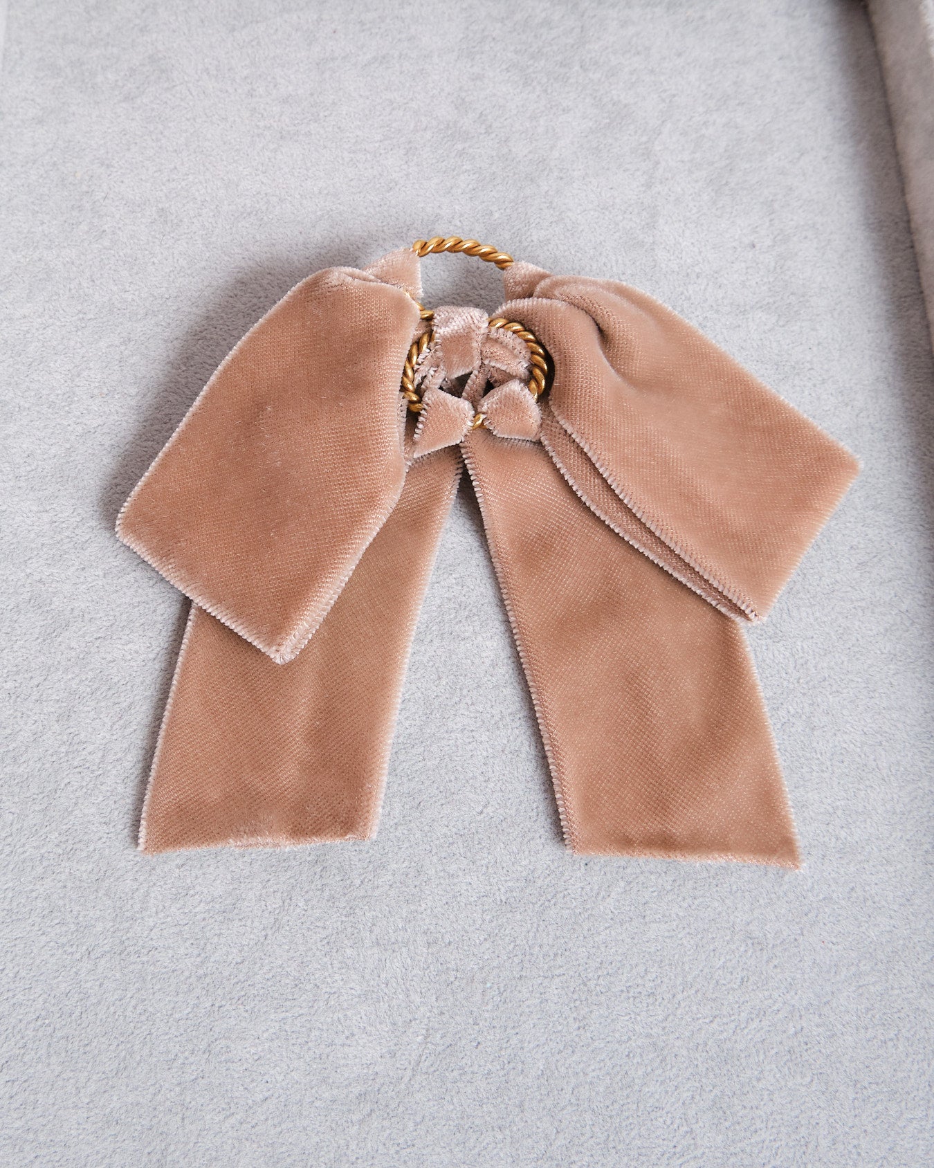 Barrette vintage en velours taupe signée Arifior Creazioni