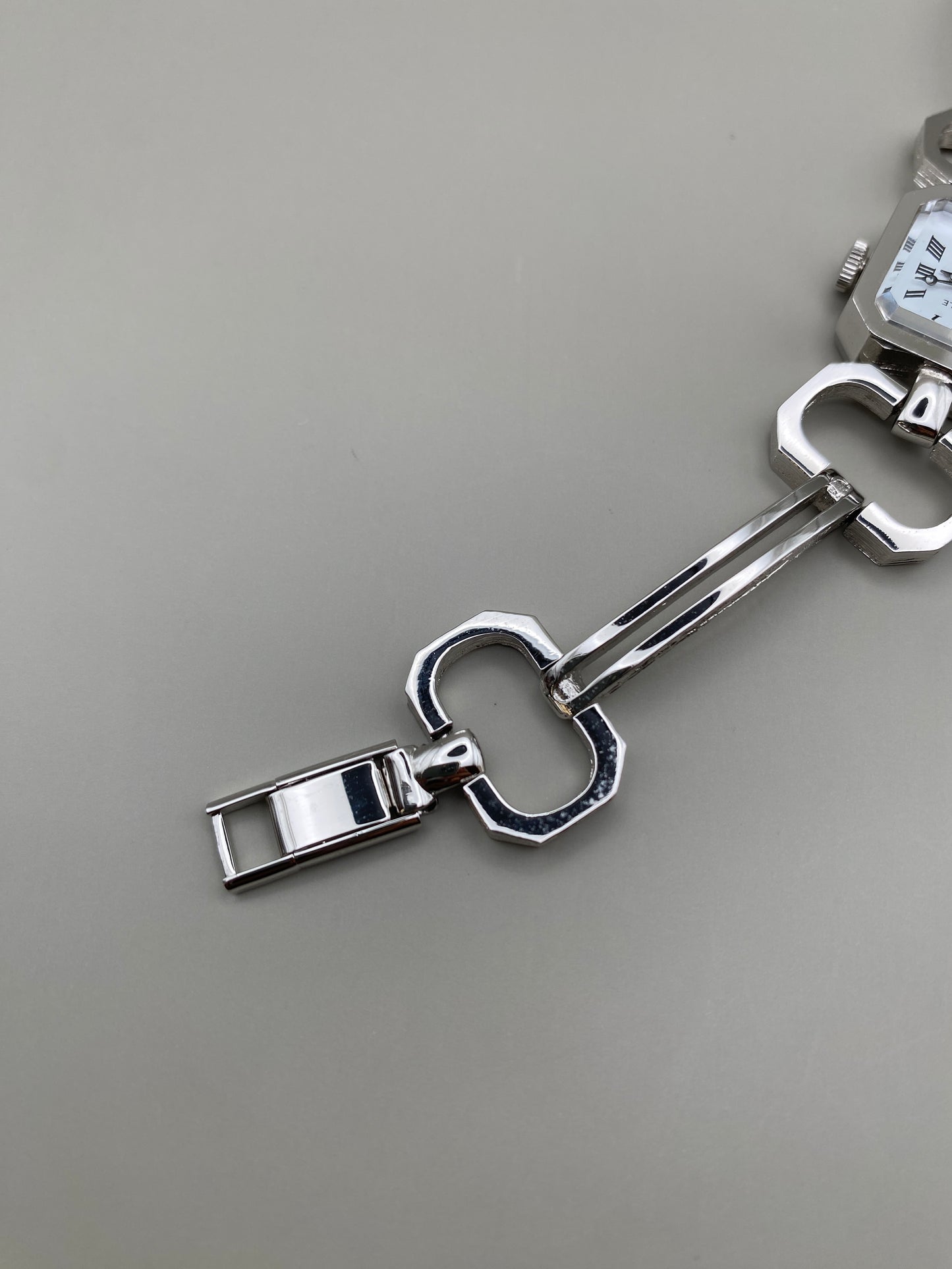 Montre Vintage Caravelle mécanique – Bracelet acier design géométrique 70s