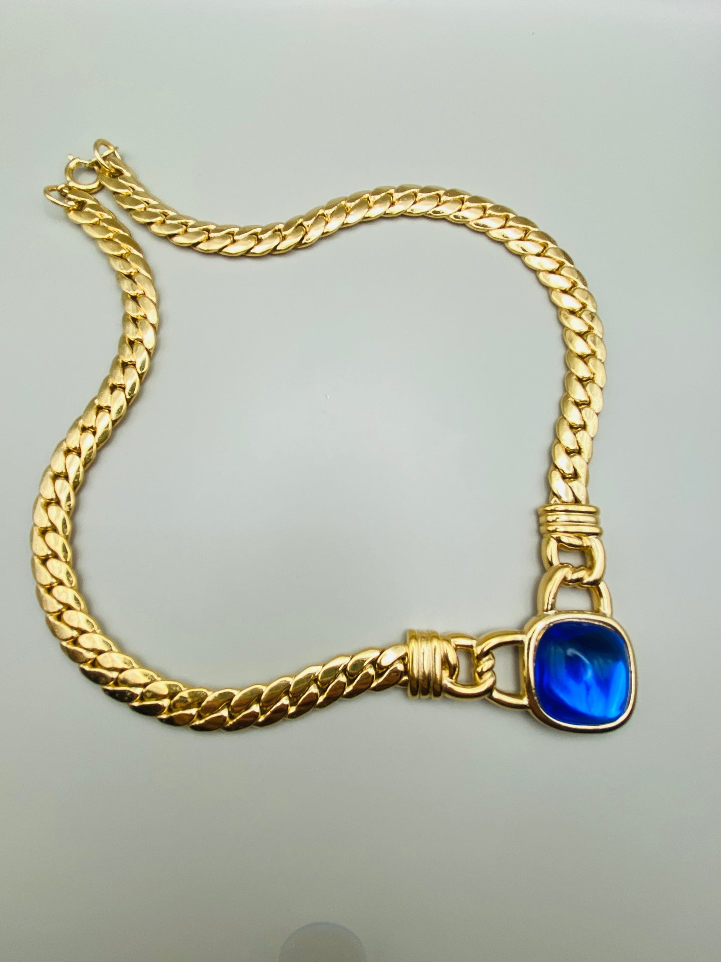 Ensemble vintage Trifari – Collier & boucles d’oreilles, bleu cobalt neuf