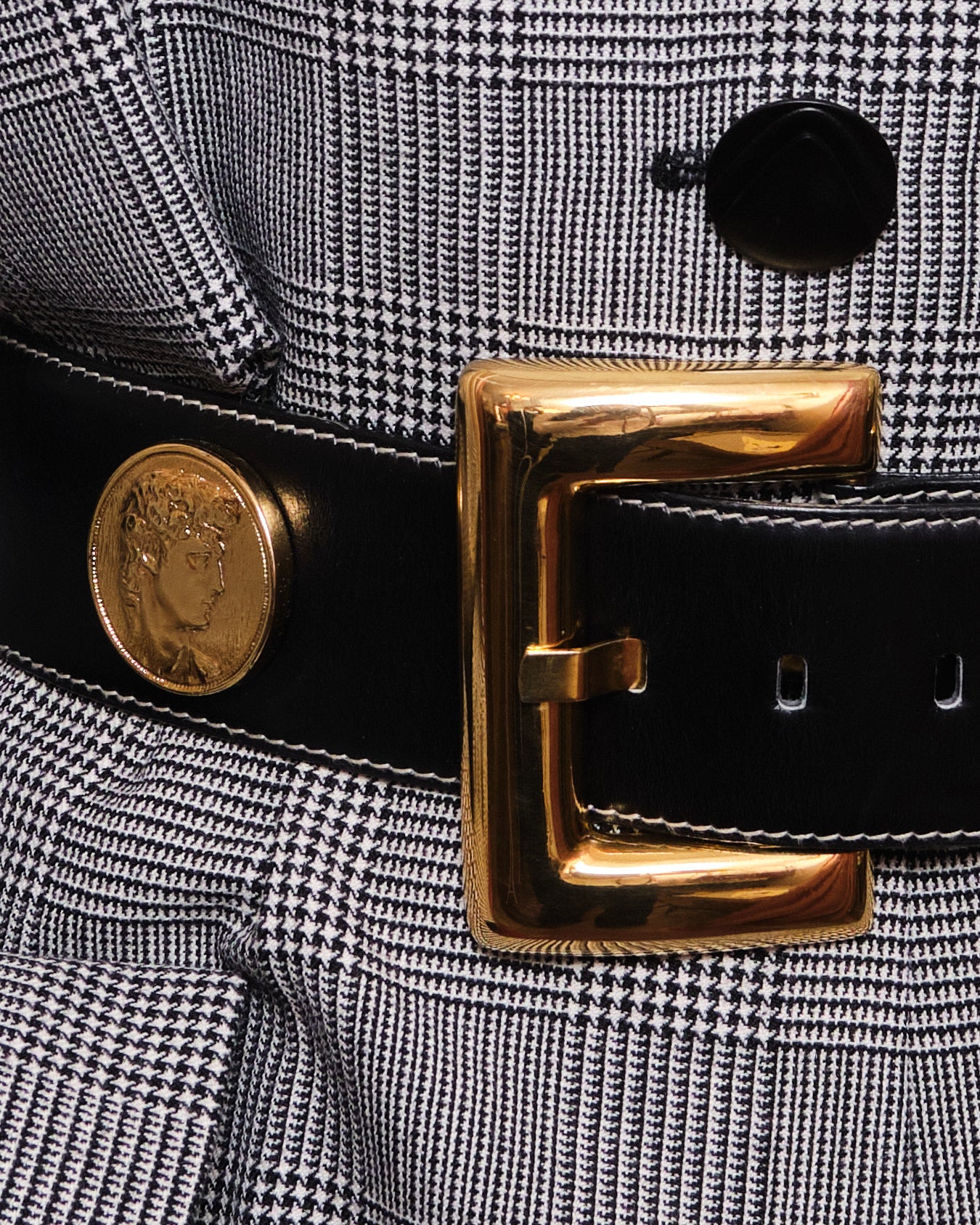 Ceinture Escada vintage en cuir noir et métal doré — Made in Western Germany