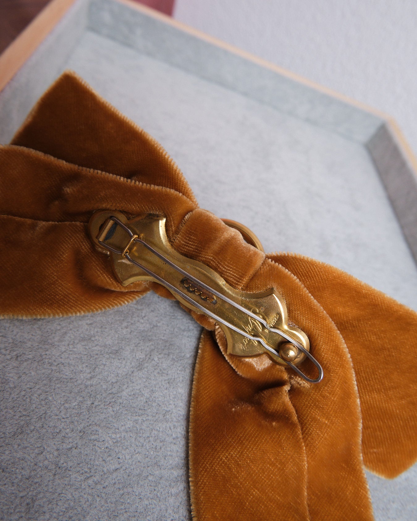 Barrette vintage en velours orange signée Arifior Creazioni