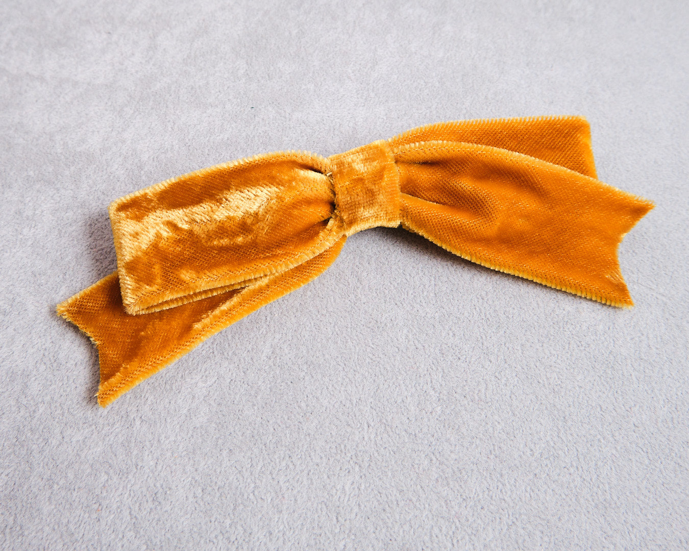 Barrette vintage en velours moutarde signée Arifior Creazioni