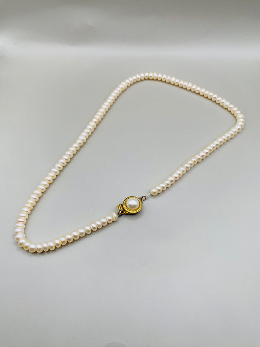 Collier de perles d’eau douce – fermoir bijou doré