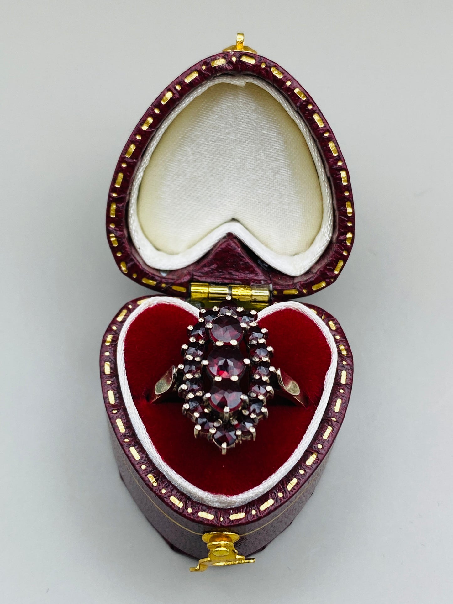 Bague allongée vintage grenats, monture argent 800 Plaquée or