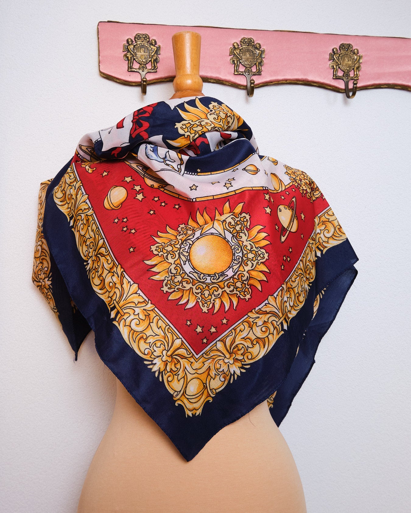 Grand foulard vintage en polyester satiné