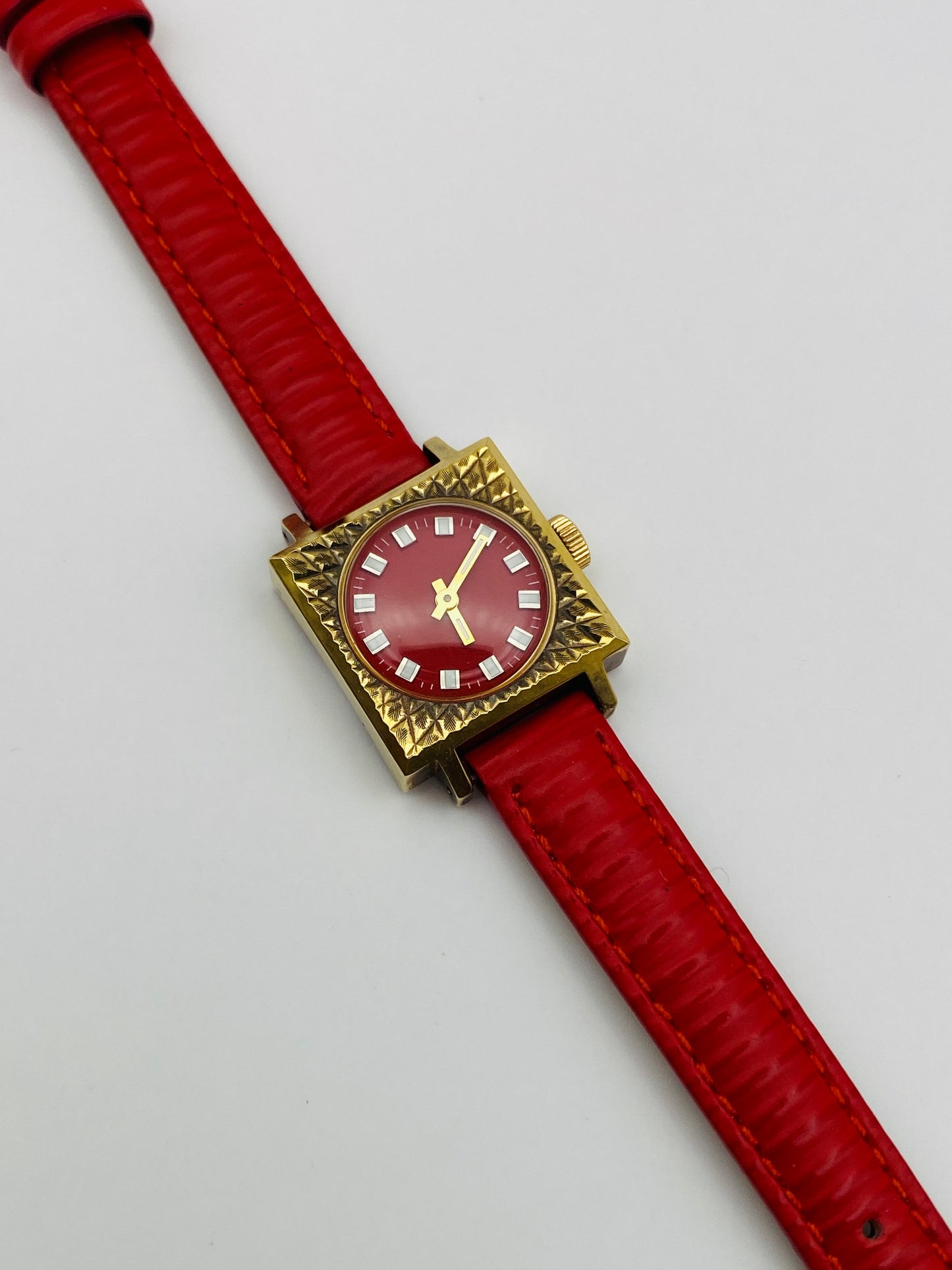 Montre vintage mécanique – New Old Stock – Bracelet Fendi en cuir neuf