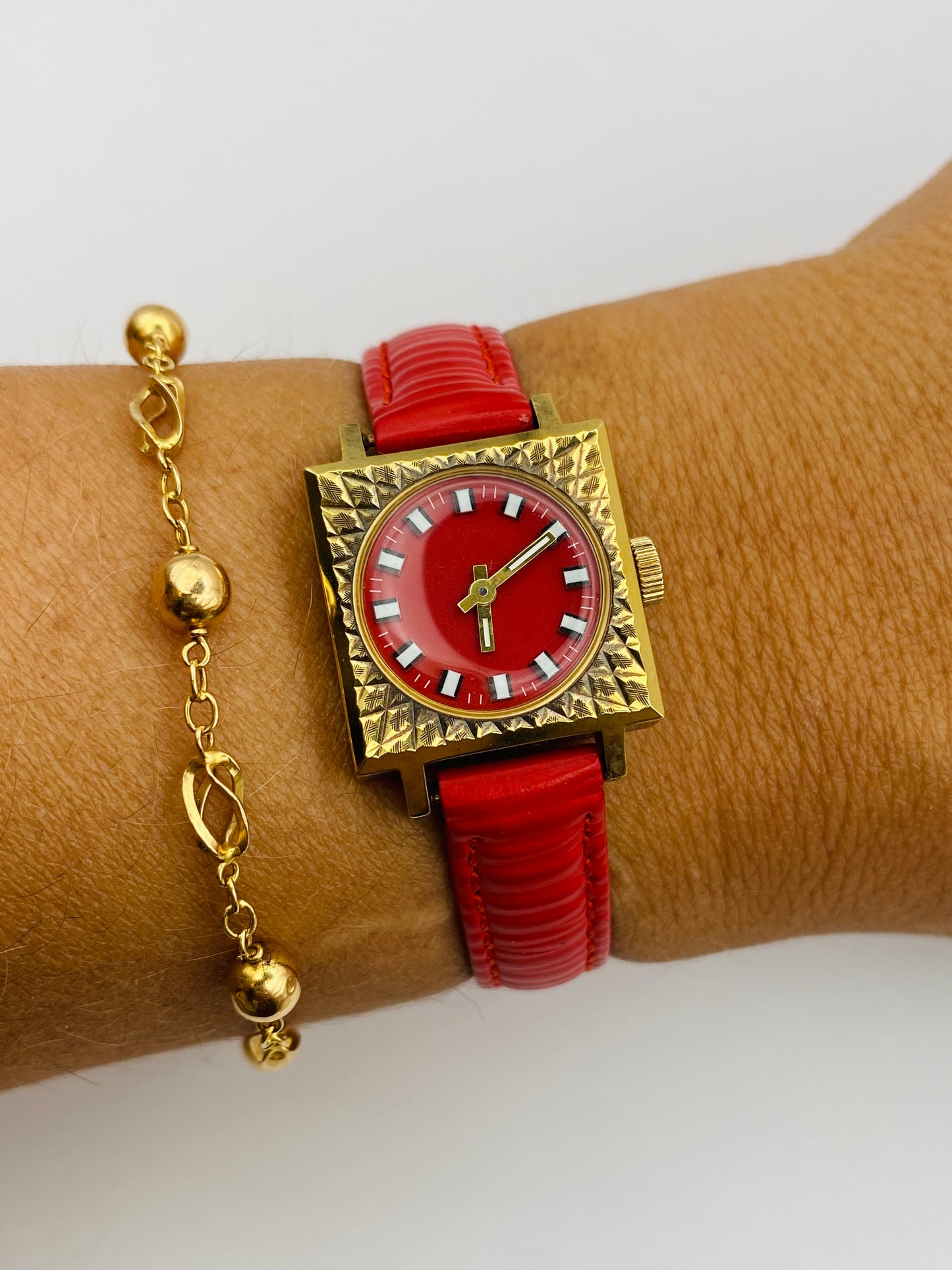 Montre vintage mécanique – New Old Stock – Bracelet Fendi en cuir neuf