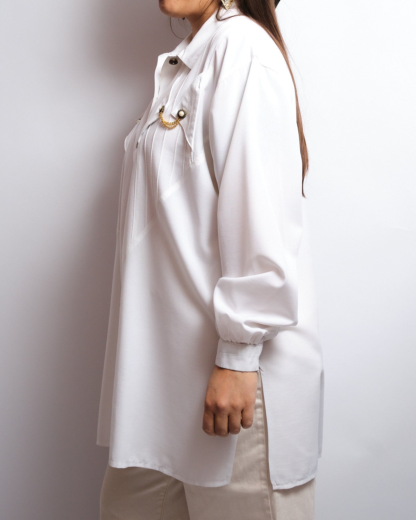 Vintage white 90s blouse – gold details, couture spirit