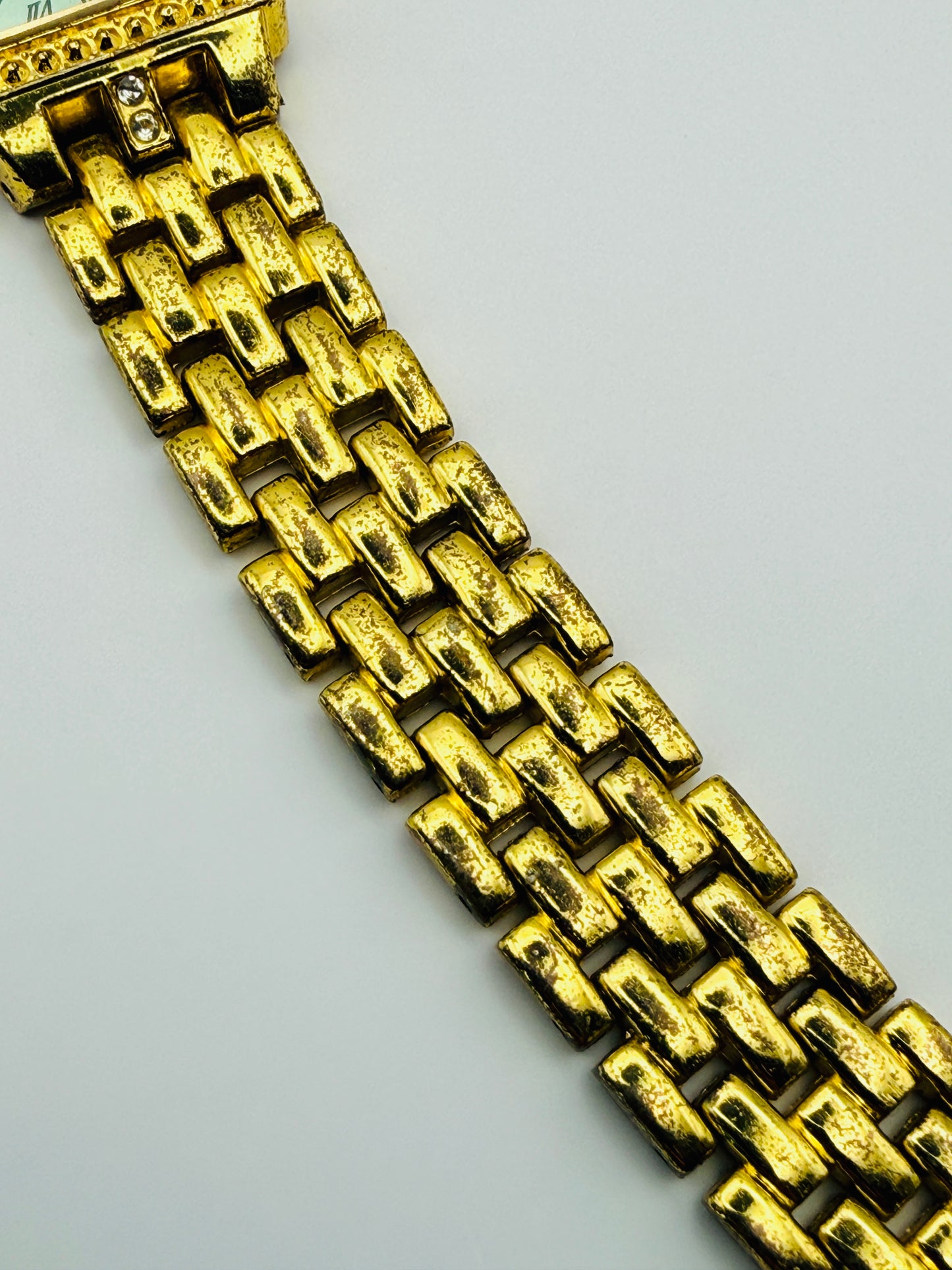 Montre vintage Louis Dolon dorée – cadran carré serti de strass