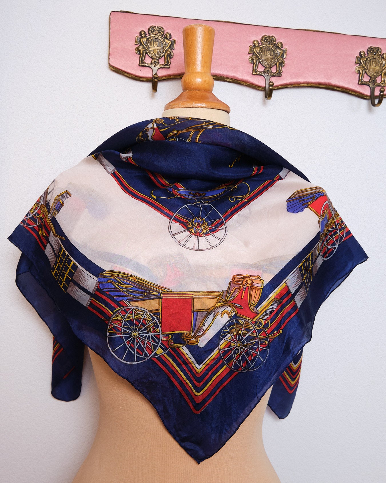 Grand foulard vintage en polyester satiné