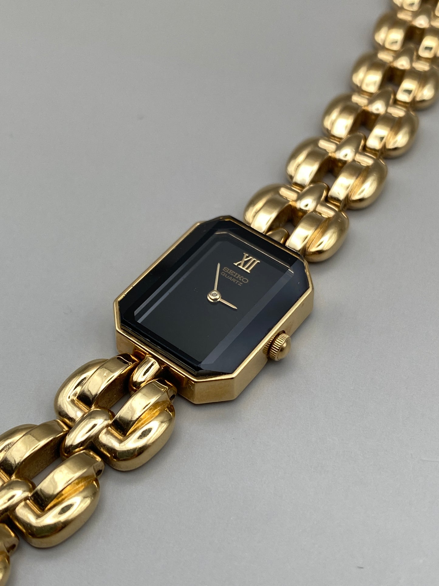 Montre Seiko vintage – montre-bijou dorée à maille articulée