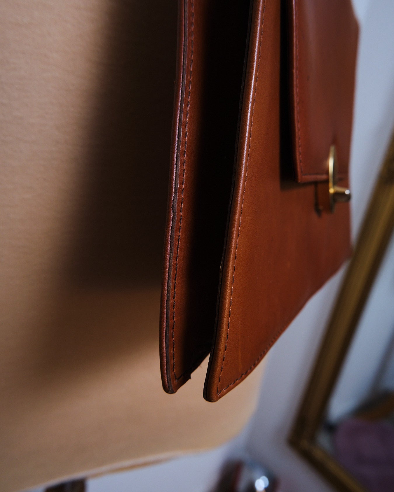 Sac vintage structuré en cuir cognac — années 60/70