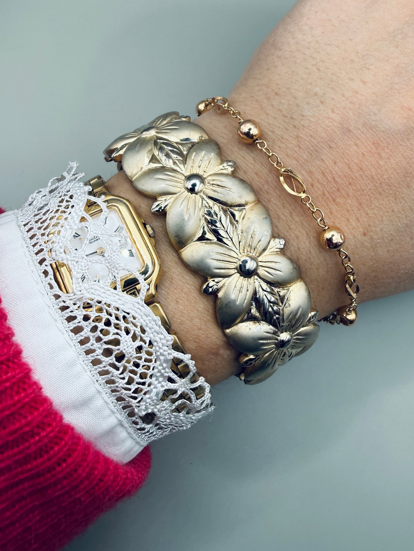 Bracelet vintage floral doré – esprit rétro romantique