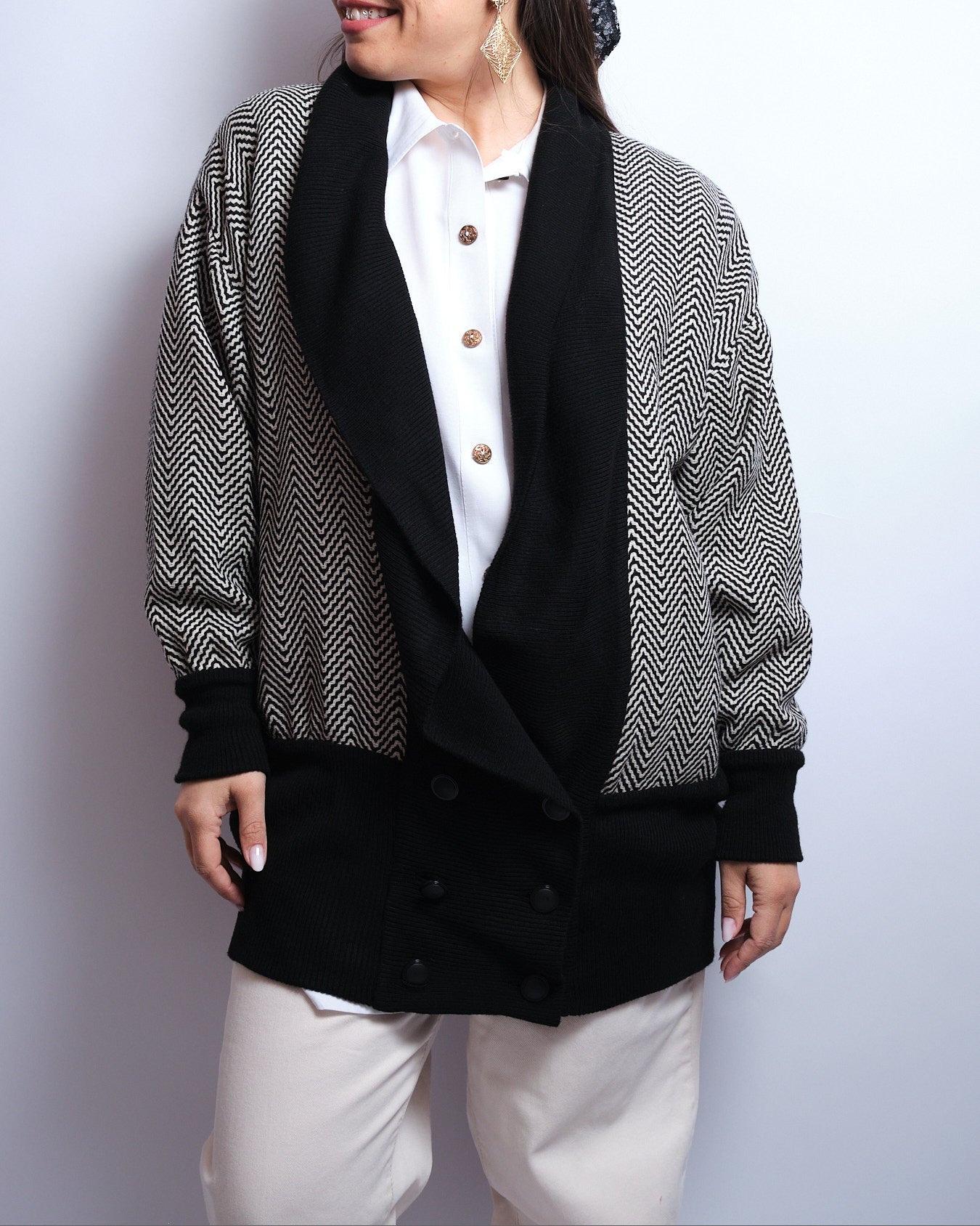 Veste / cardigan vintage fait main – motif graphique noir & blanc 80s