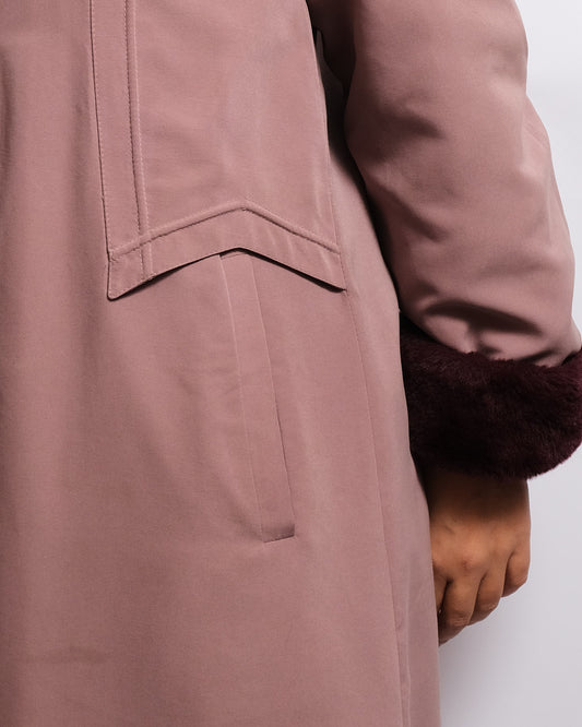Manteau long vintage Claude Havrey Paris – Rose poudré & fourrure synthétique bordeaux (années 80/90)
