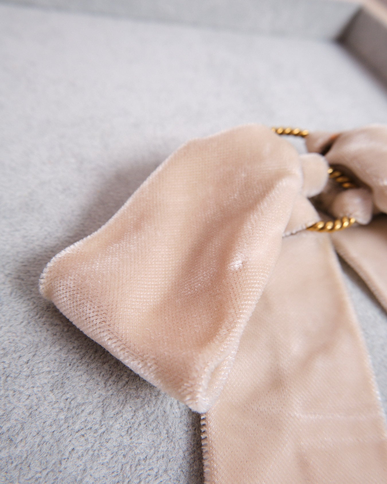 Barrette vintage en velours beige signée Arifior Creazioni
