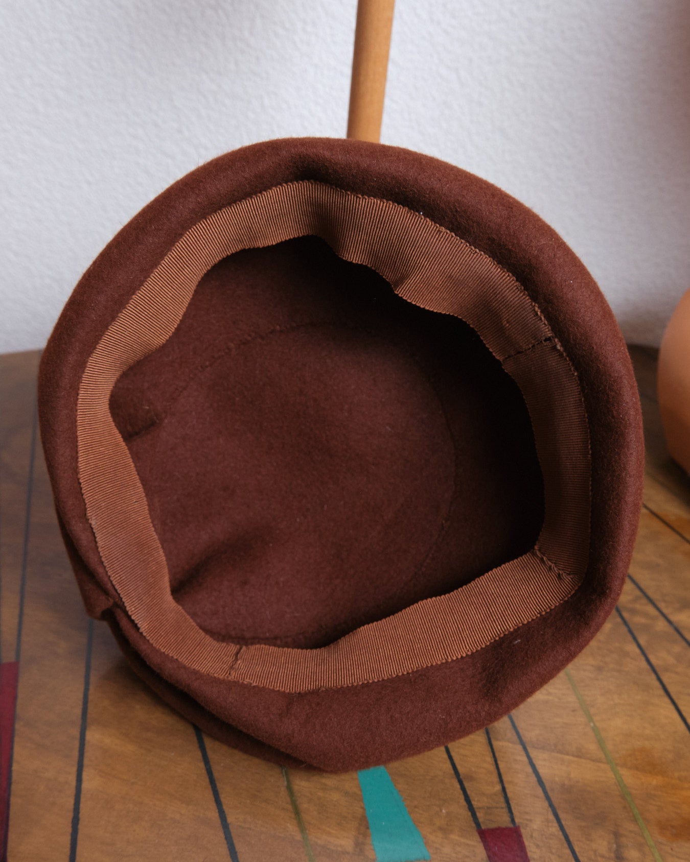 Béret vintage brun en laine feutrée