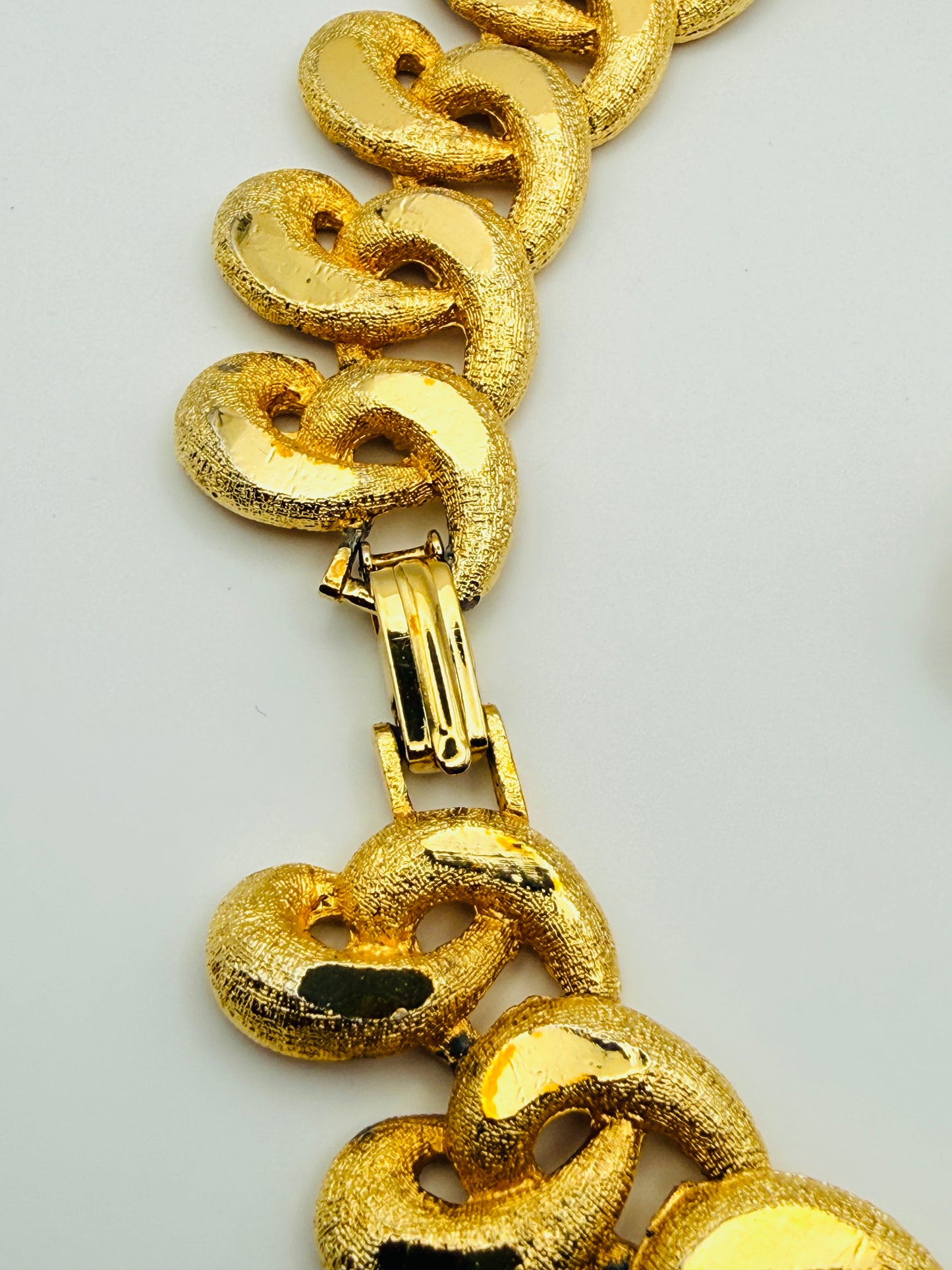 Parure vintage collier et clips dorés texturés
