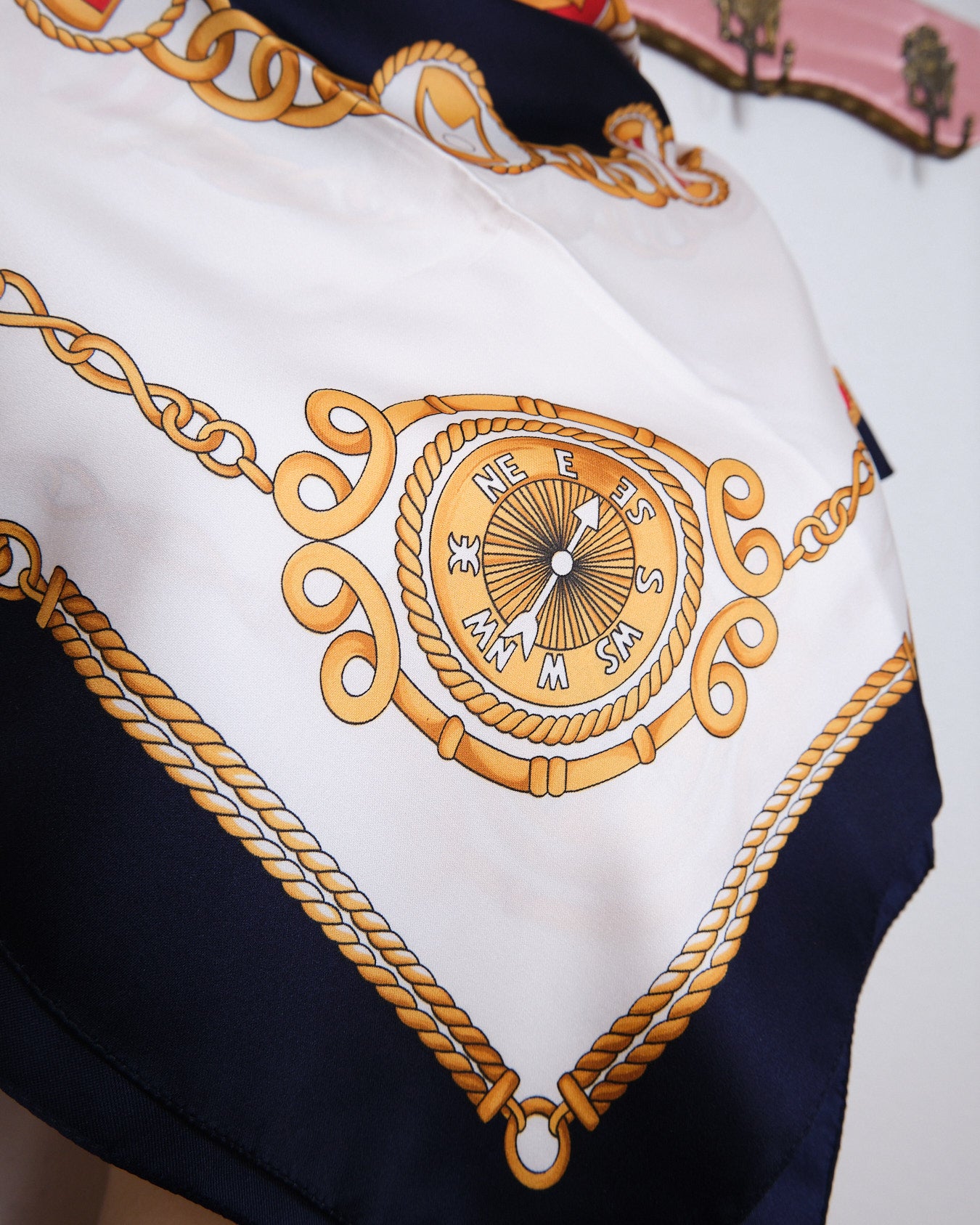 Grand foulard vintage en polyester satiné