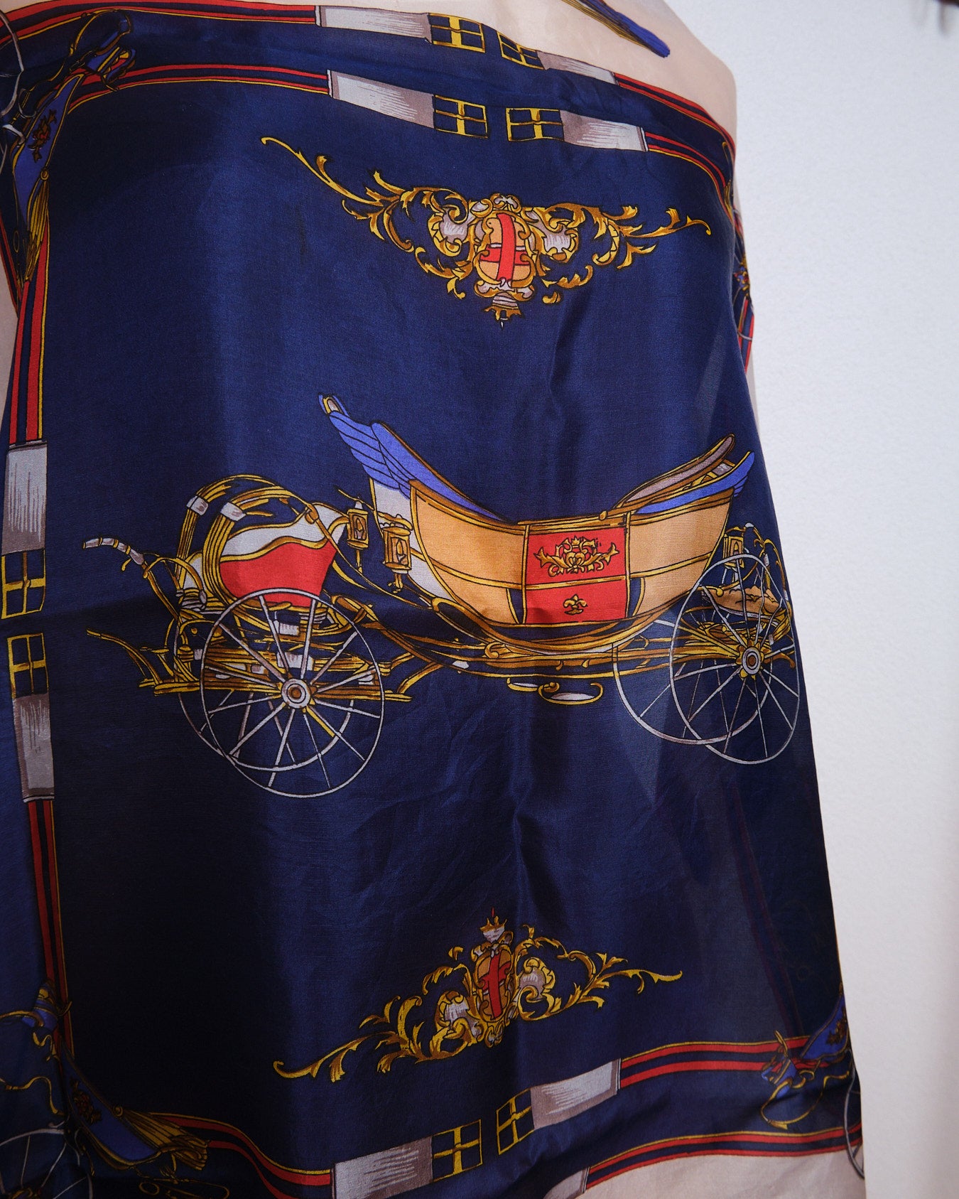 Grand foulard vintage en polyester satiné