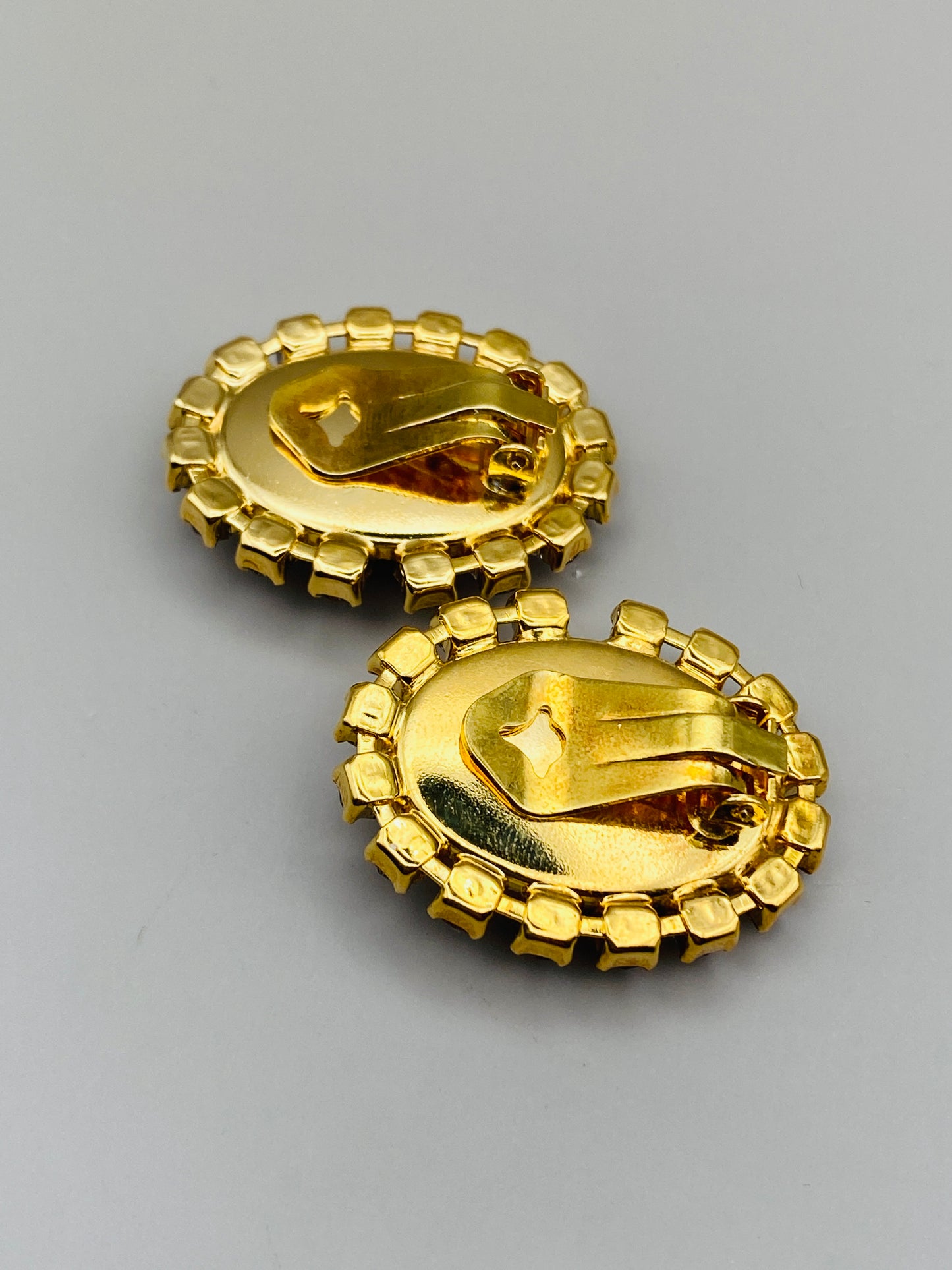 Vintage Italian cameo clip-on earrings – Le De Gaspar