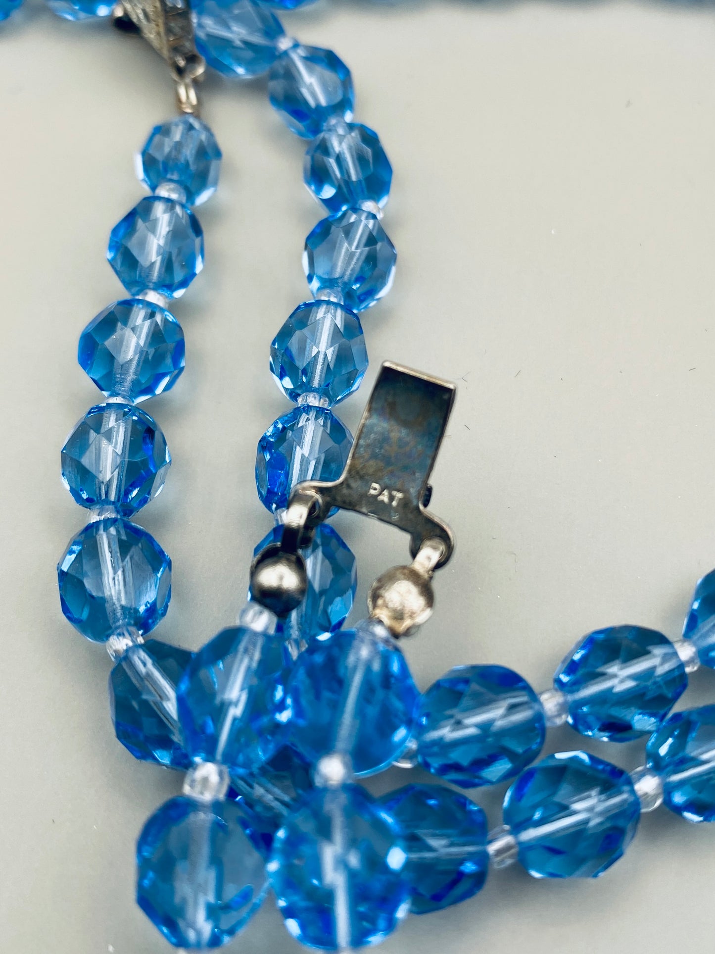 Collier Vintage en perles de verre bleues