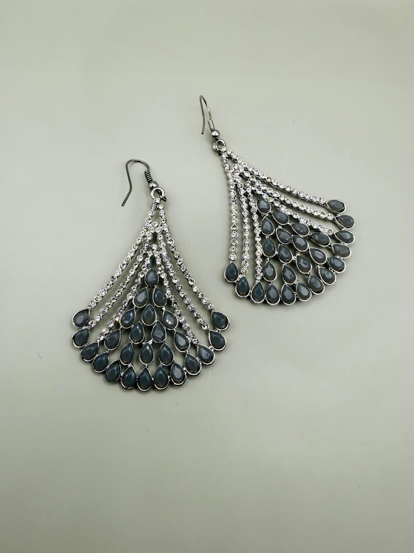 Boucles d’oreilles pendantes à pampilles – éclat & mouvement