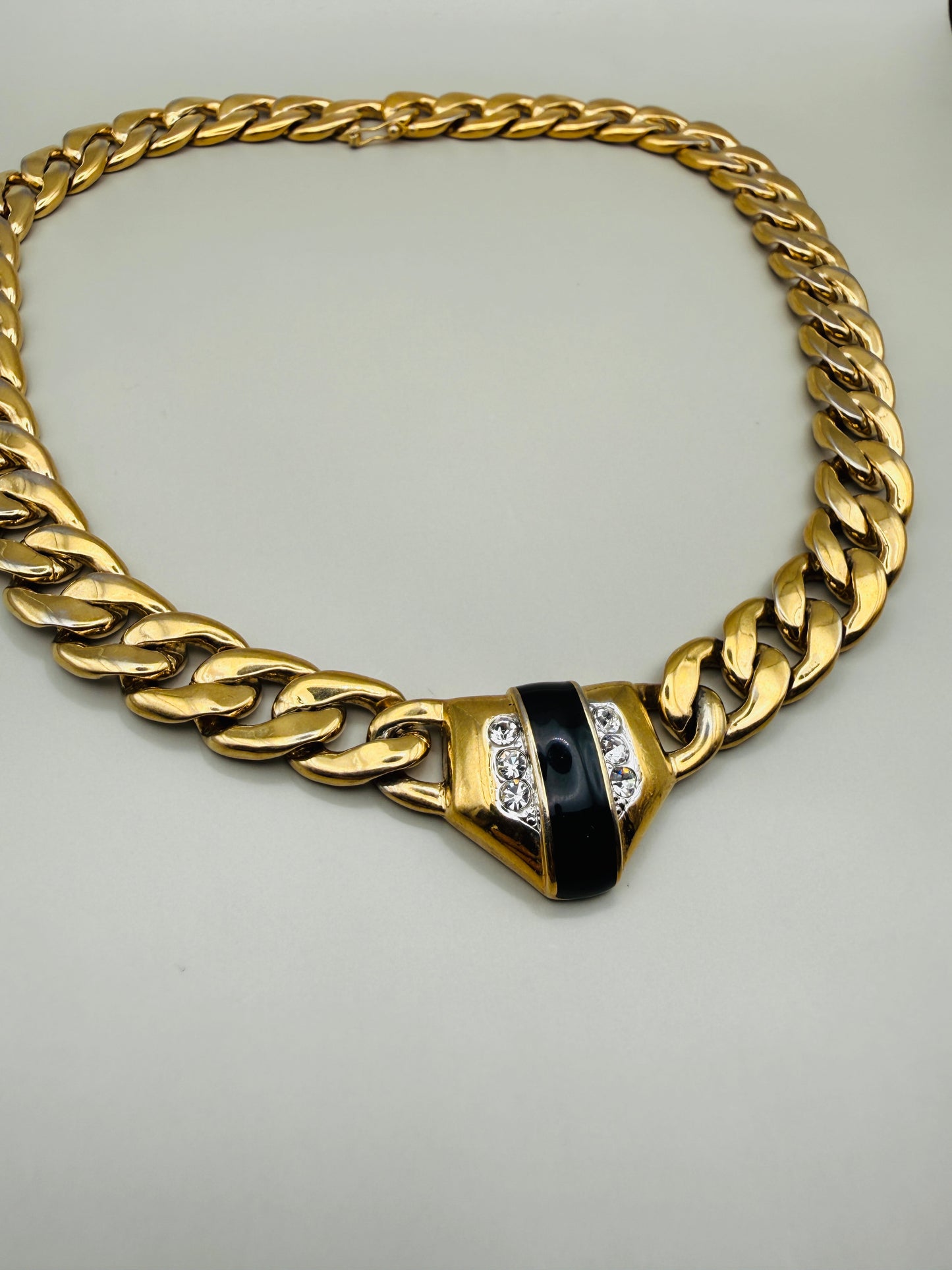 Collier vintage chaîne dorée & motif central – allure couture