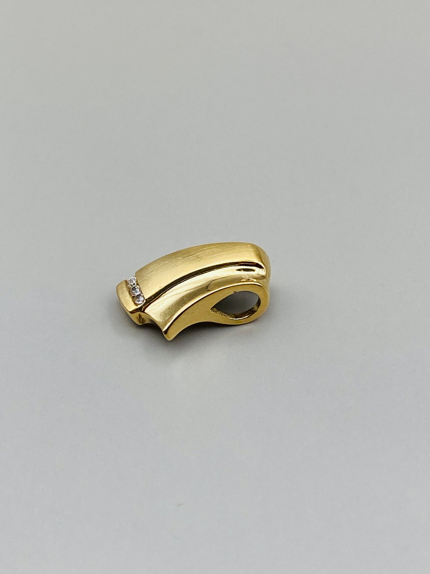 Pendentif graphique vintage en or 18 carats serti de diamants