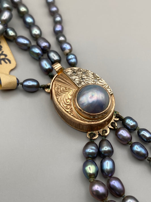 Collier Vintage 80s en perles d’eau douce grises or et diamants