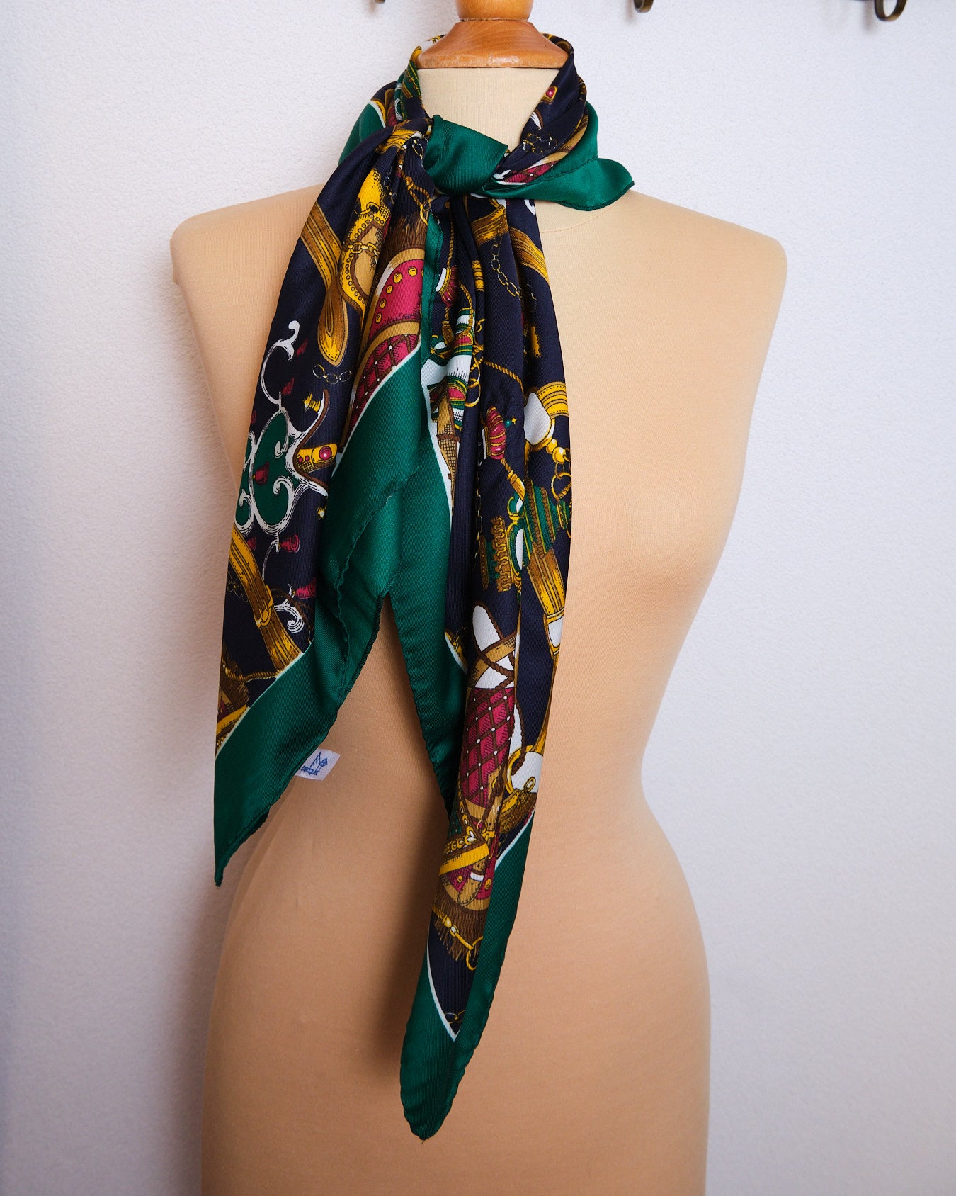 Grand foulard vintage BECQUET en polyester satiné