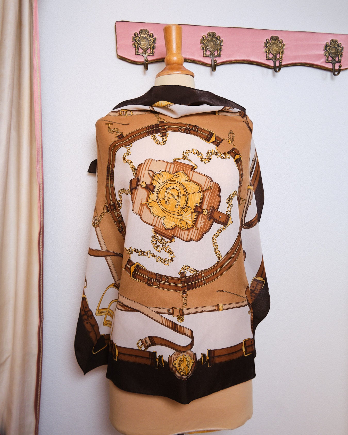 Grand foulard vintage en polyester satiné