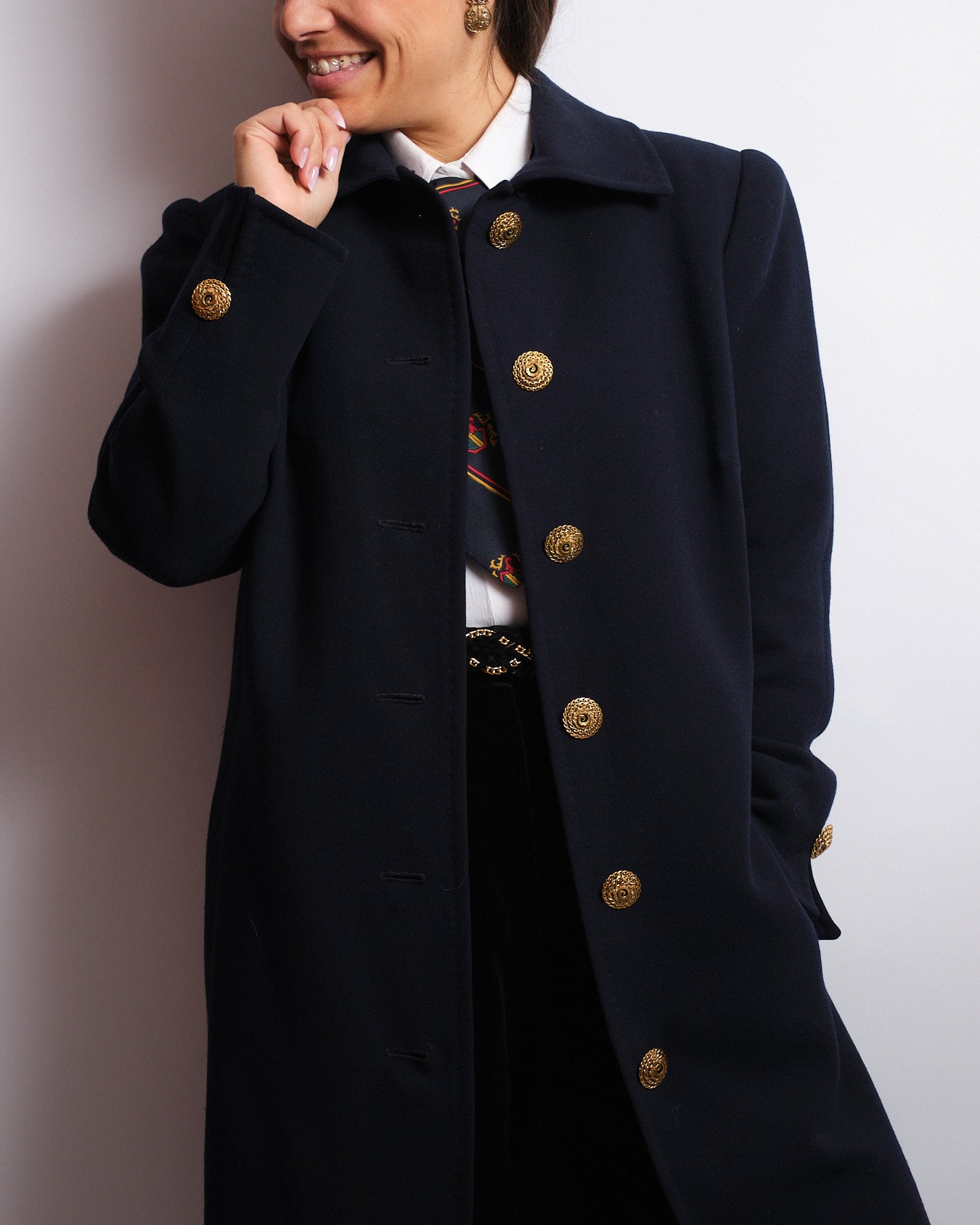 RESERVÉ•Manteau en laine bleu nuit – Boutons dorés artisanaux – Italie, années 70