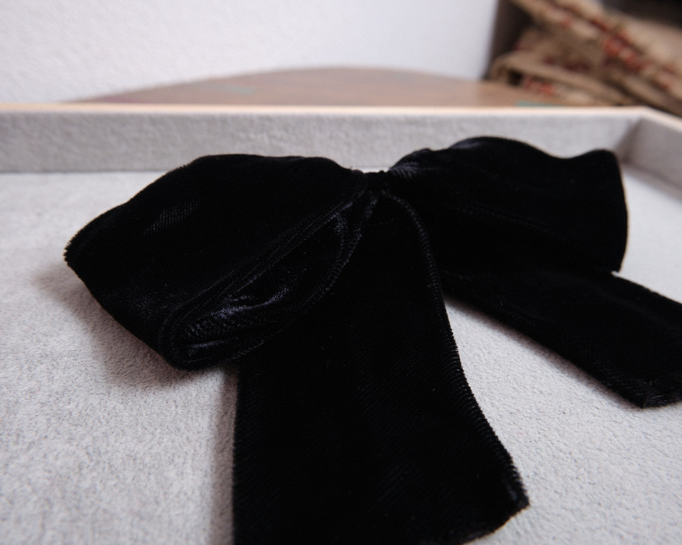 Barrette vintage en velours noir signée Arifior Creazioni