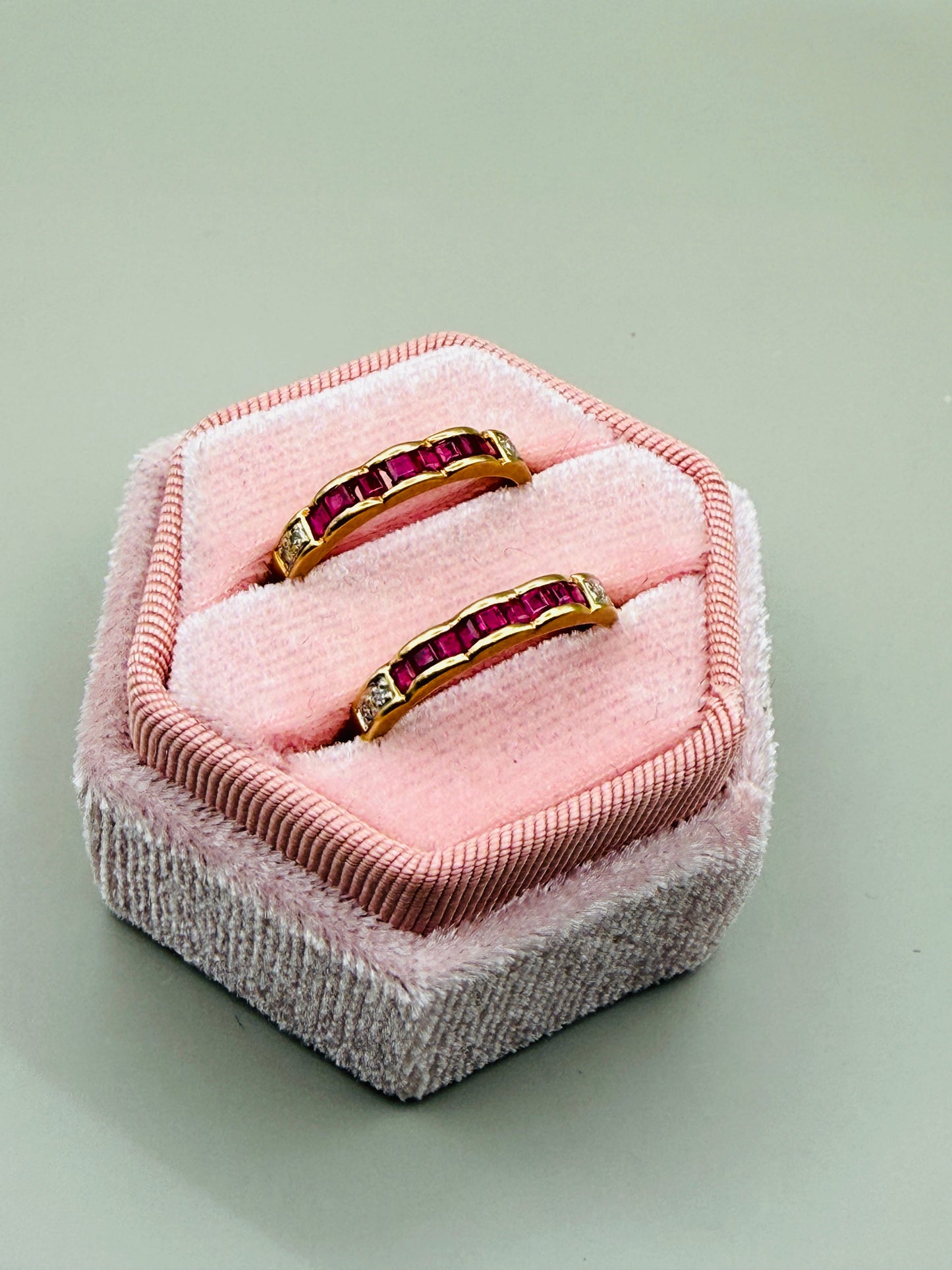 Duo de bagues vintage rubis & diamants en or 18 carats