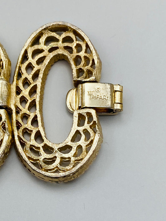 Bracelet vintage Trifari – Large maillons ajourés dorés (neuf)
