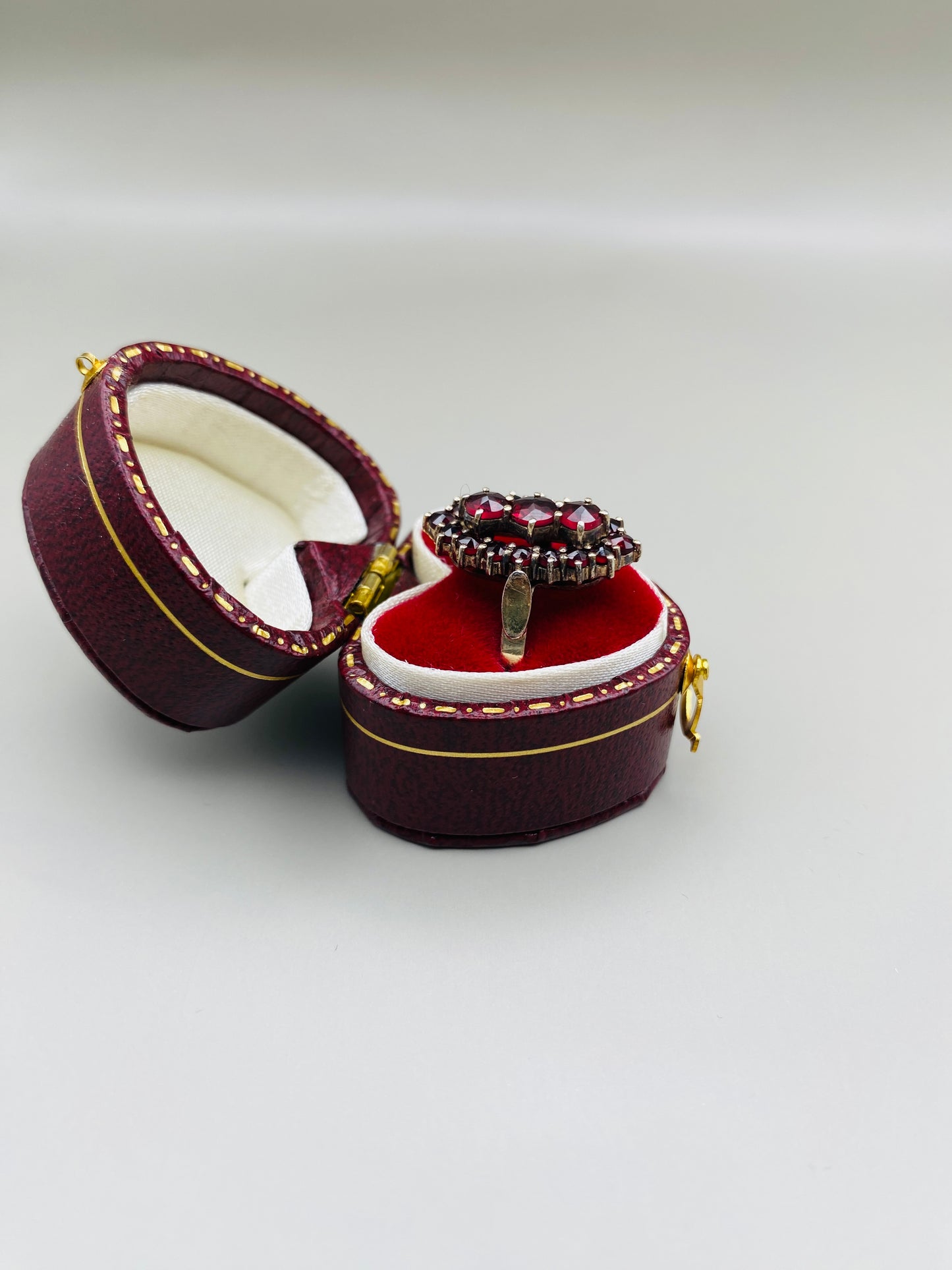 Bague allongée vintage grenats, monture argent 800 Plaquée or