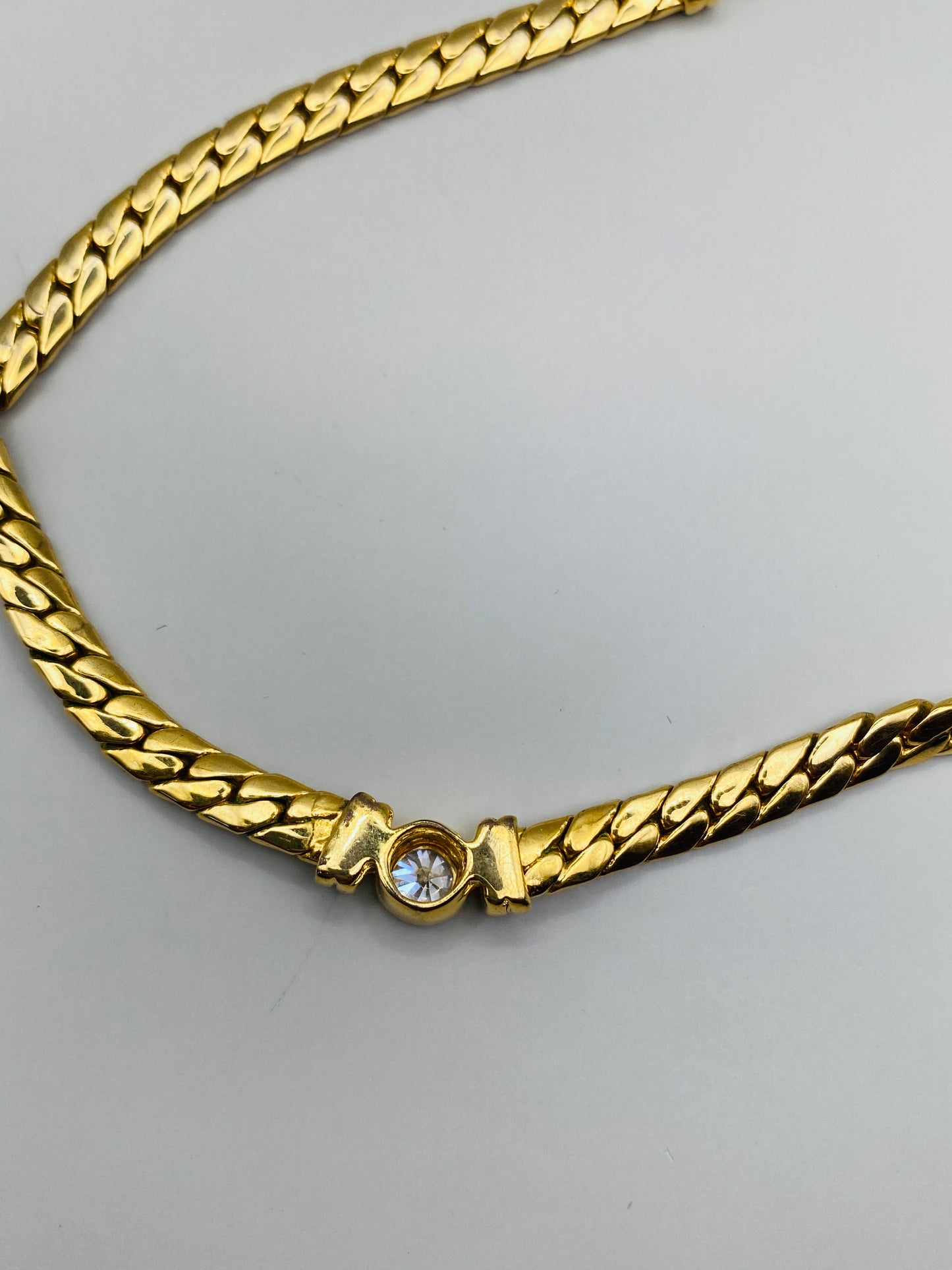 Collier vintage doré – Maille plate & pierre centrale