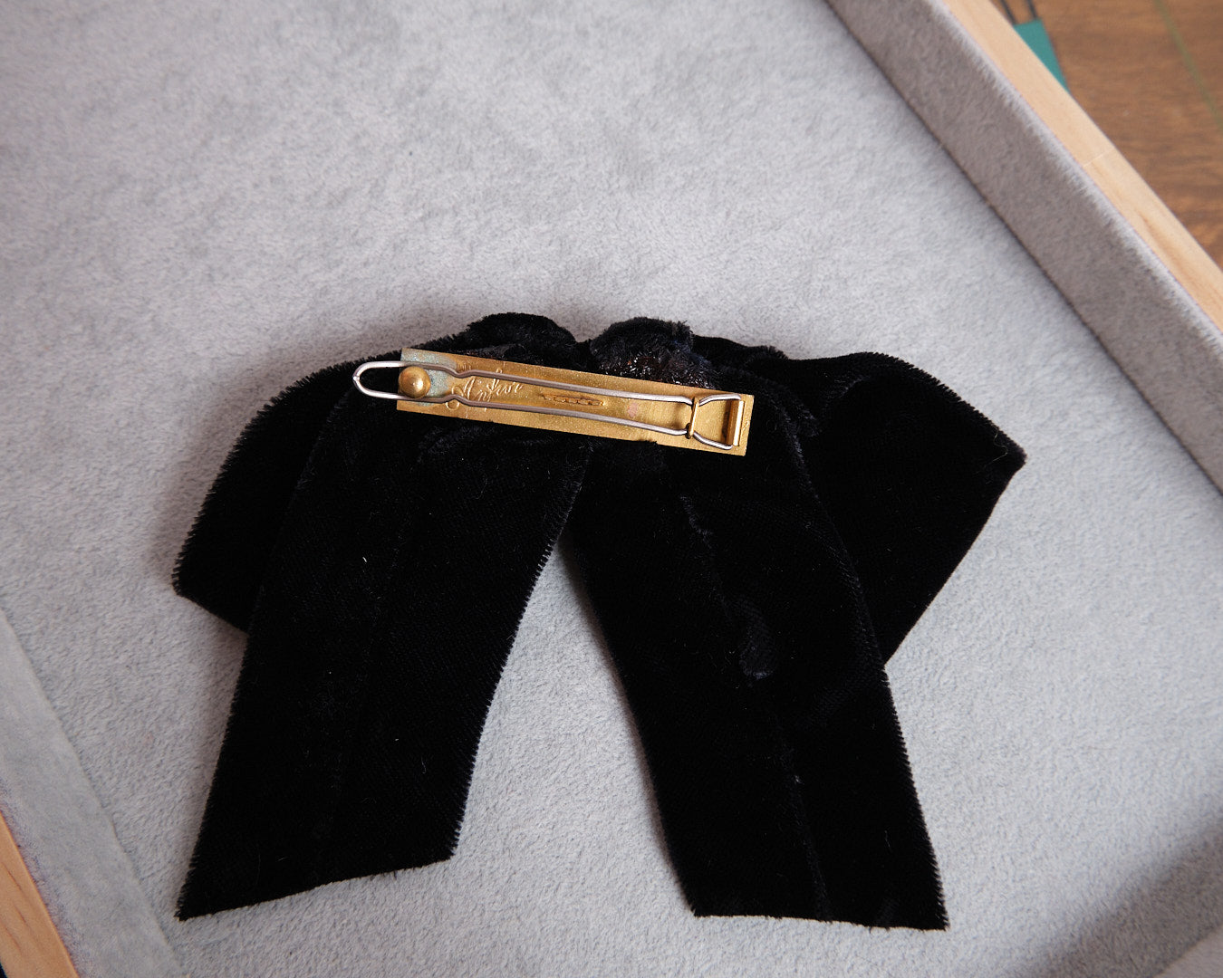 Barrette vintage en velours noir signée Arifior Creazioni