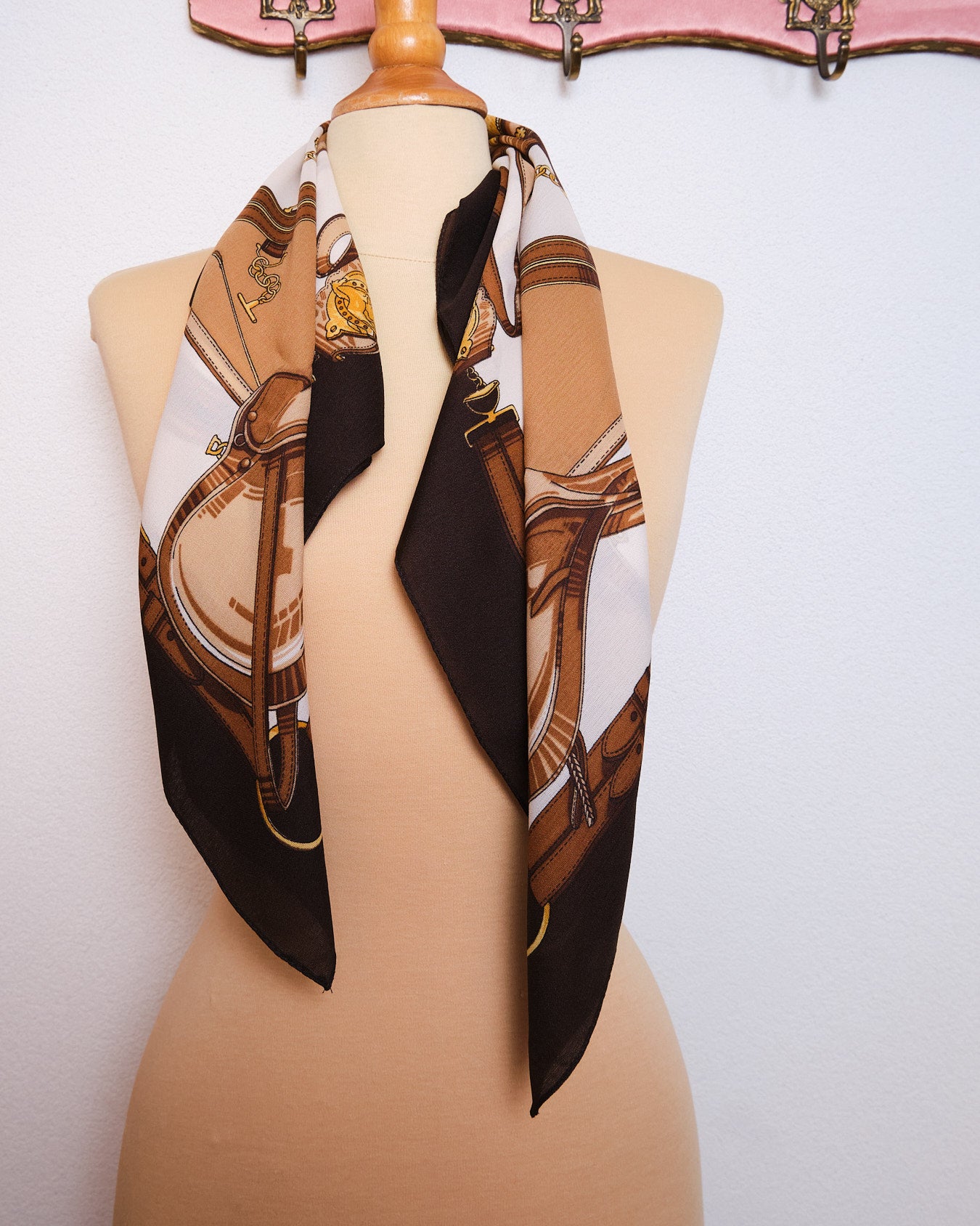 Grand foulard vintage en polyester satiné